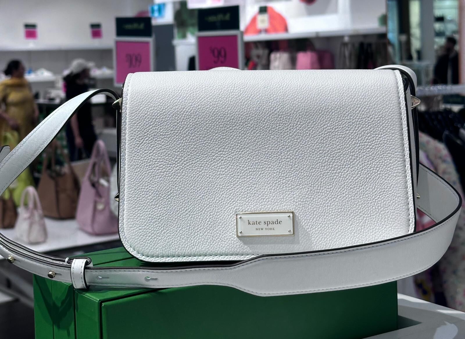 RQ152 KS 專門店 白色細斜背包 Liv Small Flap Crossbody