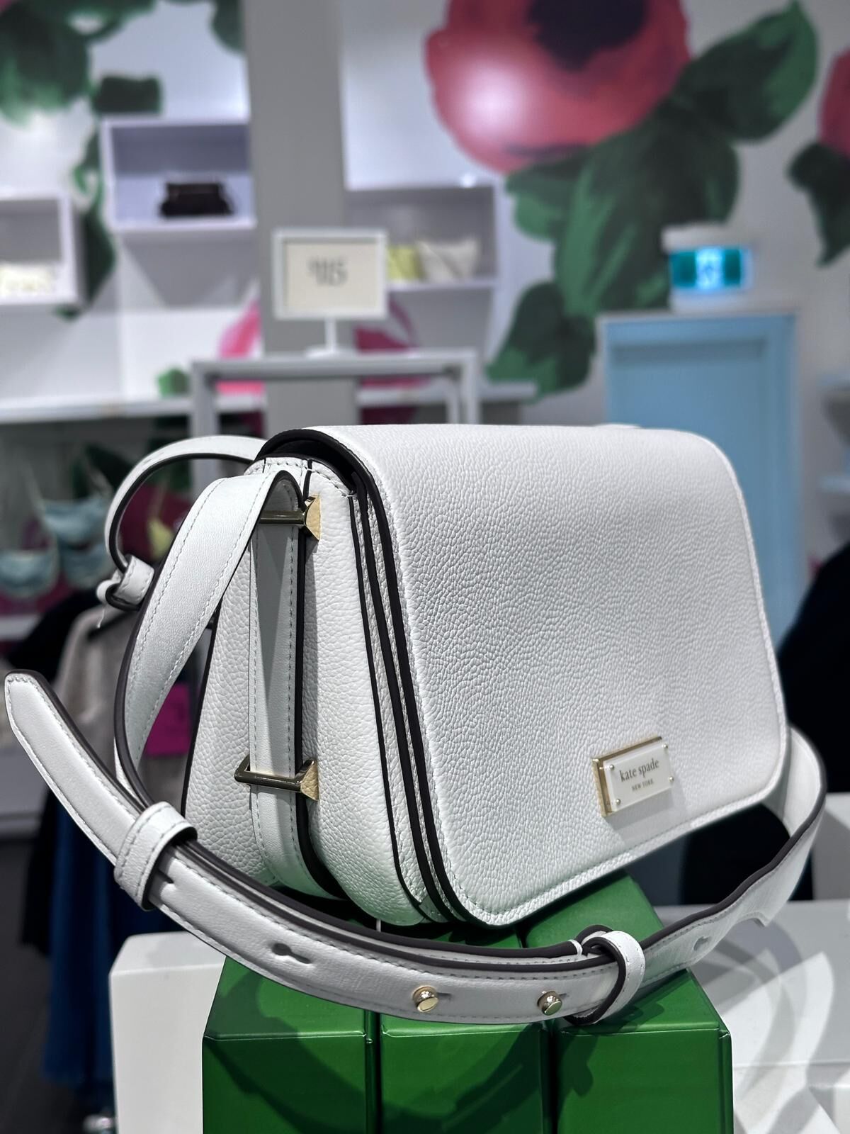 RQ152 KS 專門店 白色細斜背包 Liv Small Flap Crossbody