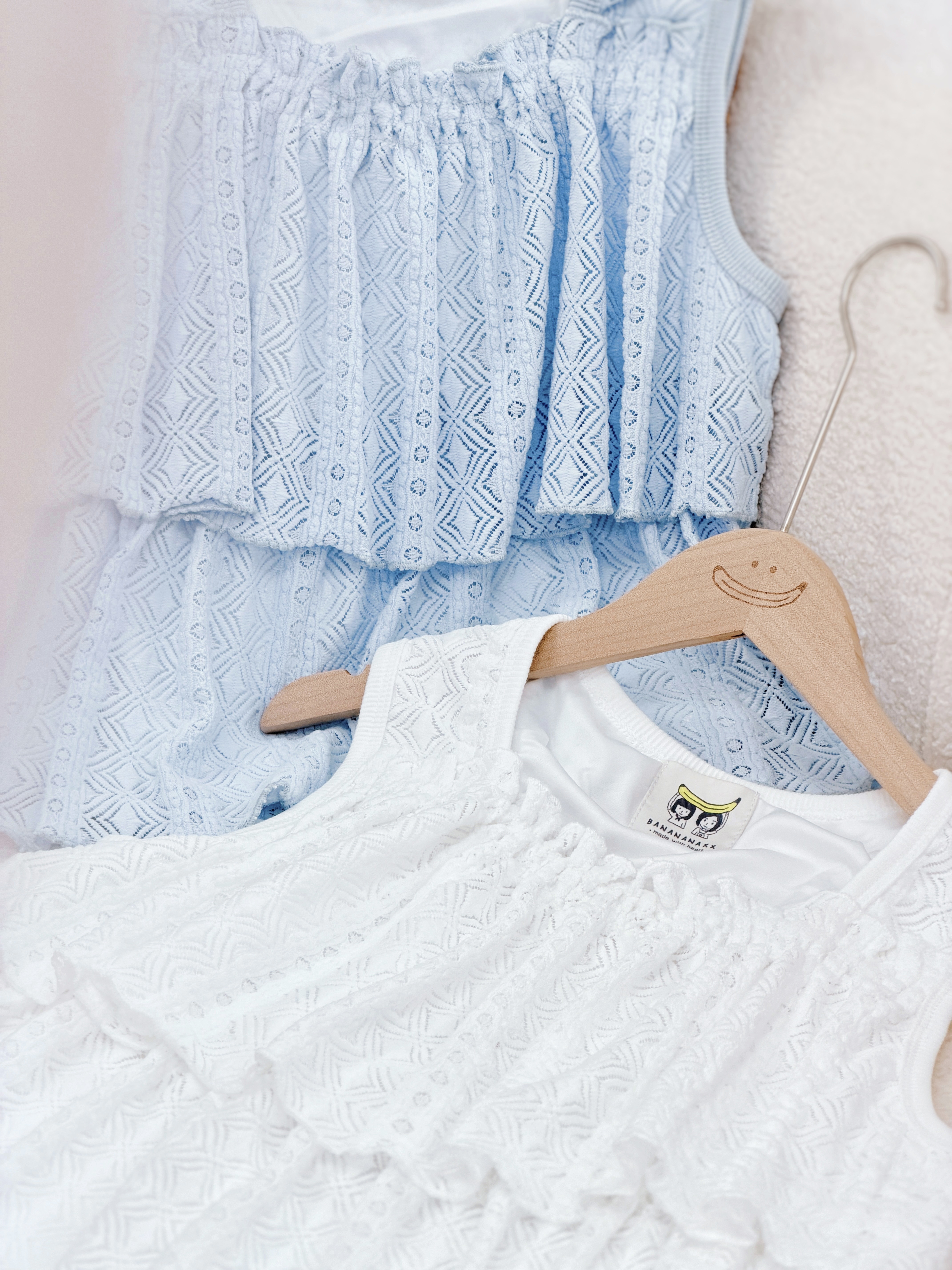 兩色 / 提花方領摺褶背心 / Tiered Pointelle Square-Neck Ruffle Tank