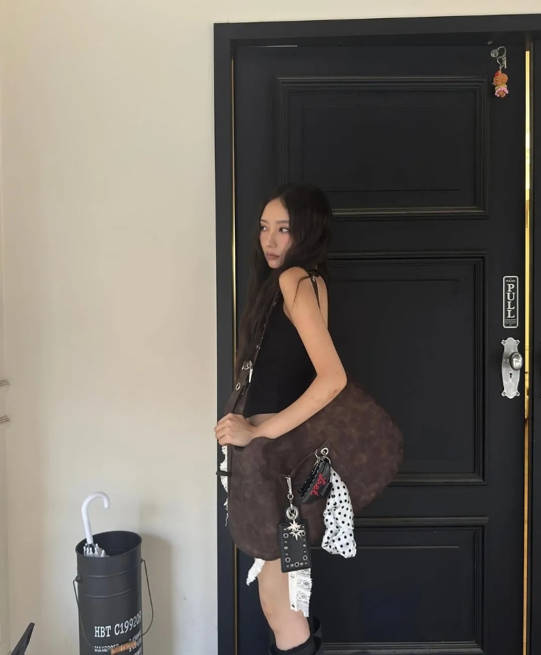 （預購）Leterie 麂皮波點雙面單肩包