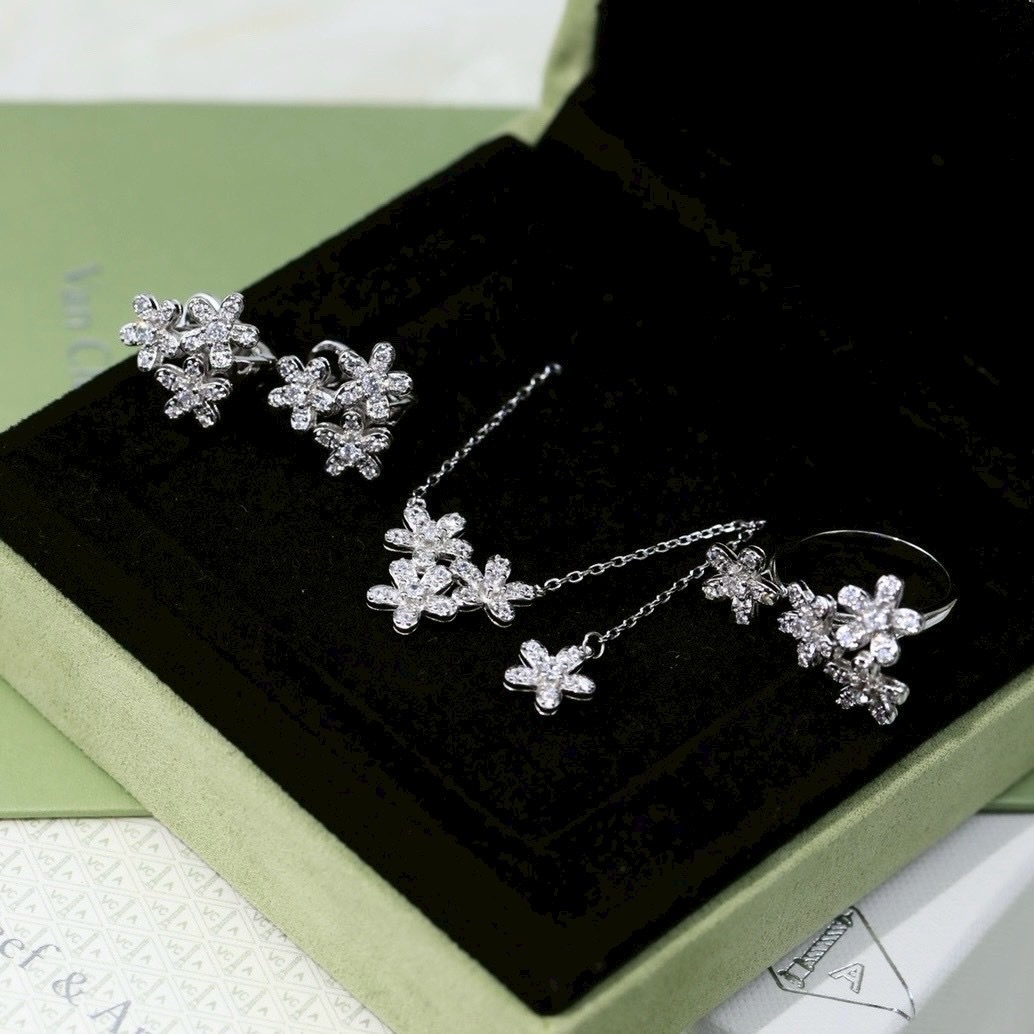 18k va”Socrate三花白金鑽小花珠寶高奢定製全系列