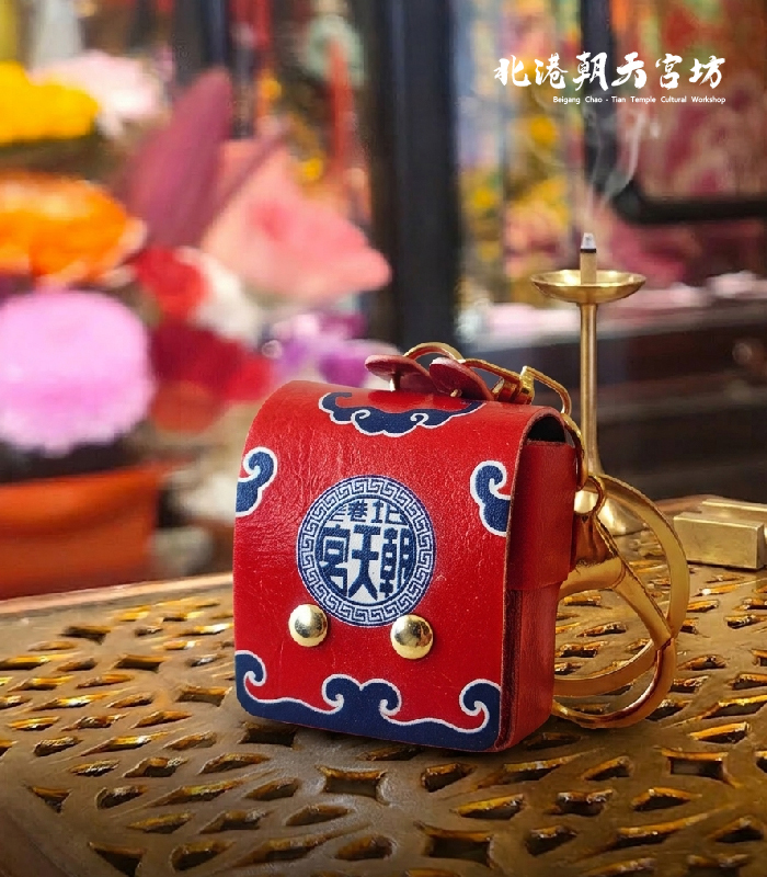 《過爐加持!! 香火小書包吊飾 守護平安》