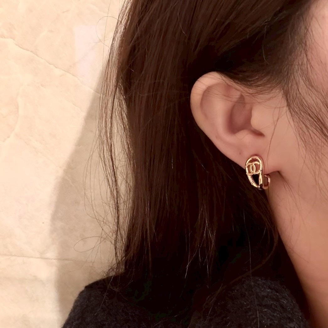18k 香奶奶26p鏤空彎鉤立體雙c高奢定製耳釘