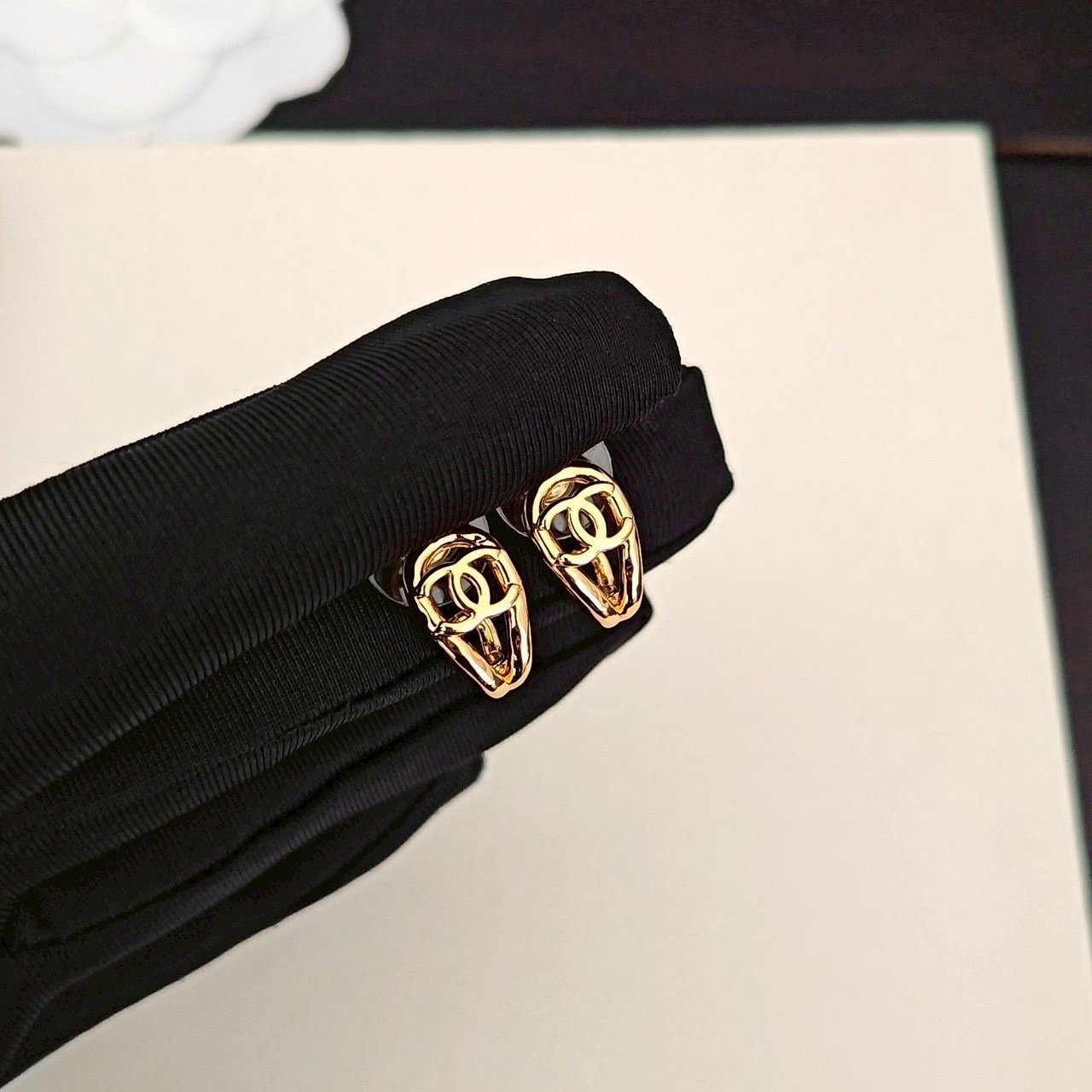 18k 香奶奶26p鏤空彎鉤立體雙c高奢定製耳釘