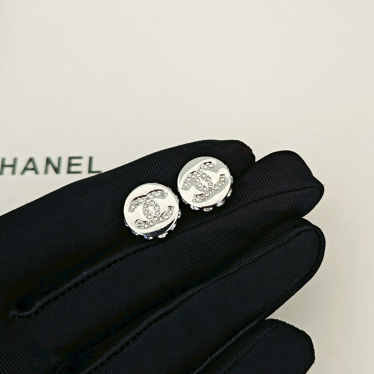 18k 香奶奶26p高奢白金鑽圓鈕扣立體定製耳釘