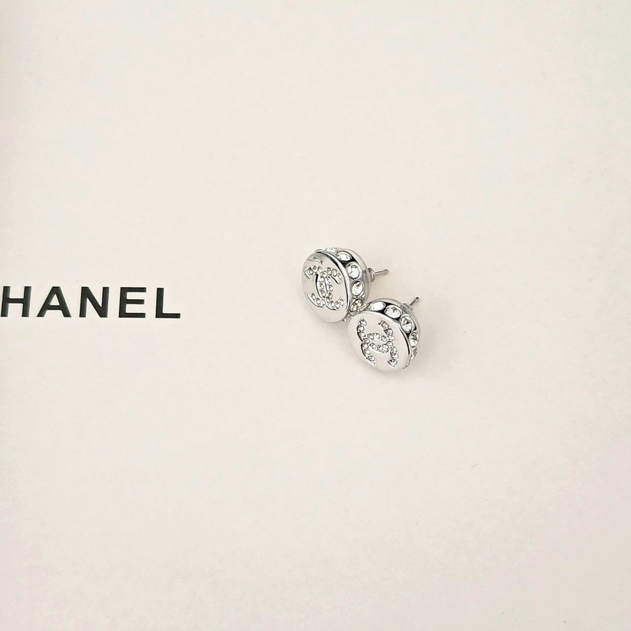 18k 香奶奶26p高奢白金鑽圓鈕扣立體定製耳釘