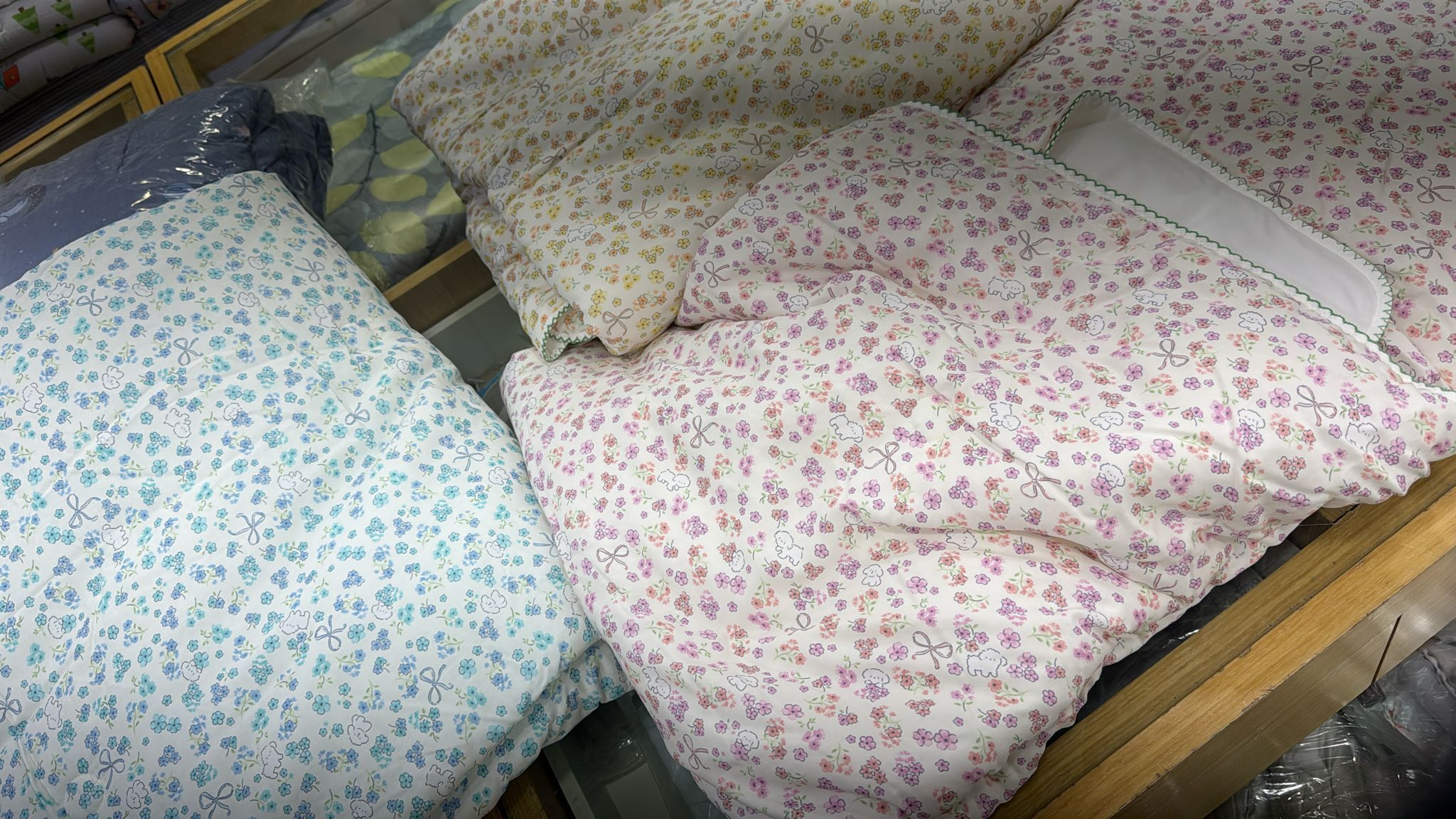 [韓國棉被] \降溫7.7度/ 天絲莫代爾・栗米棉填充｜小清新碎花小狗 四季被・涼感冰冰被 3色（關鍵字：GJ116）