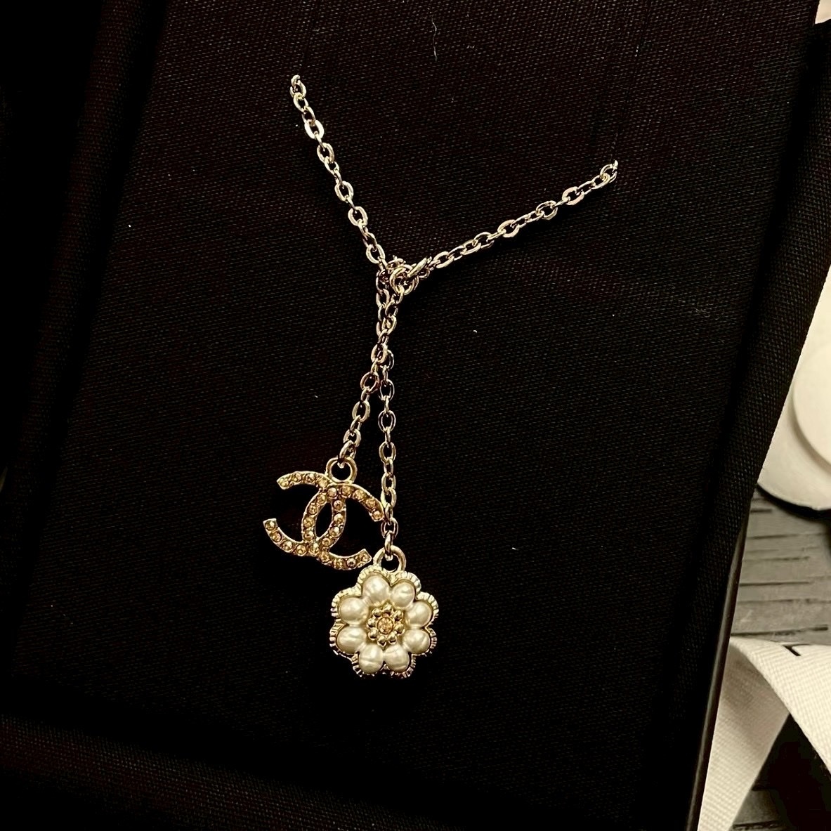 18k香奶奶22k”珍珠山茶小花雙c鑽垂墜高奢定製項鍊