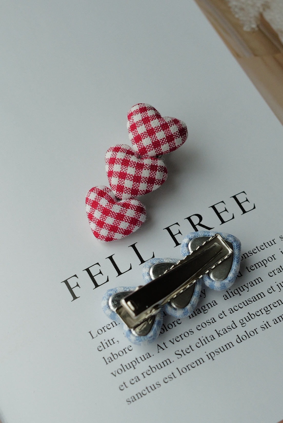 CL49包布格紋愛心髮夾