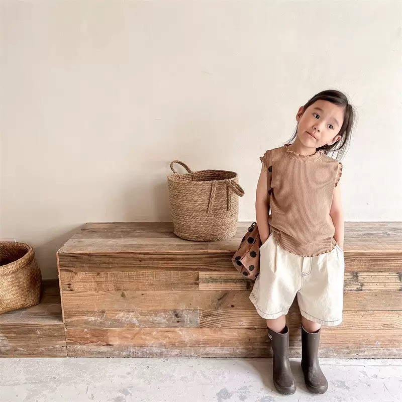 卷邊坑條素面無袖上衣