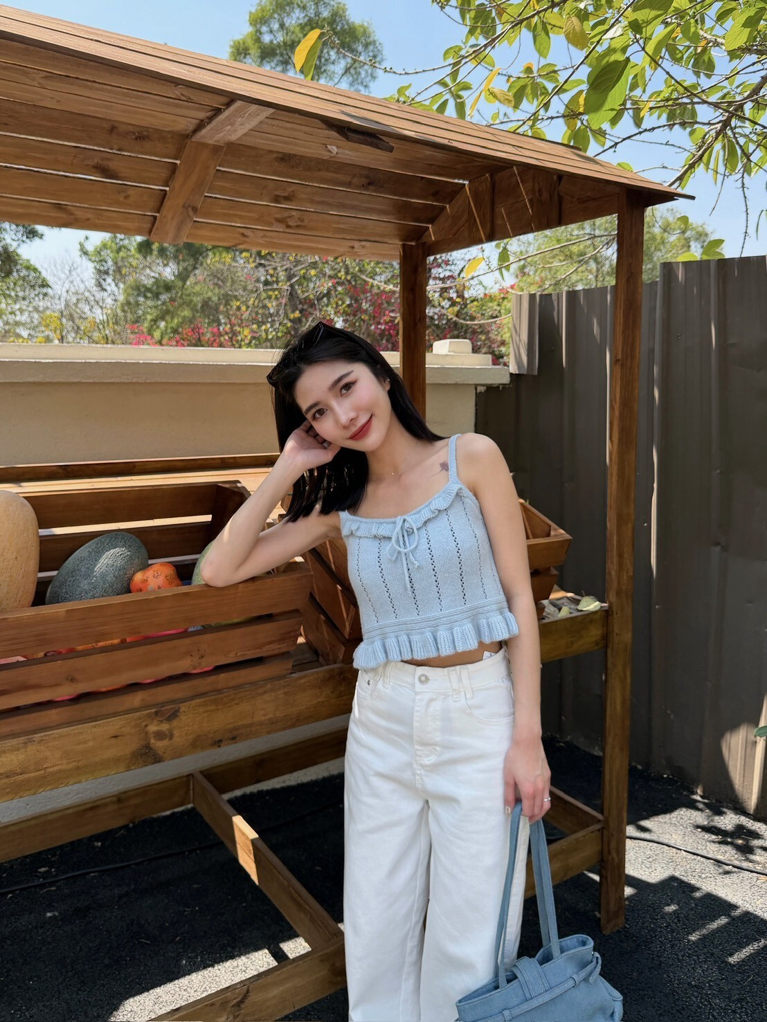 小荷葉簍空針織背心