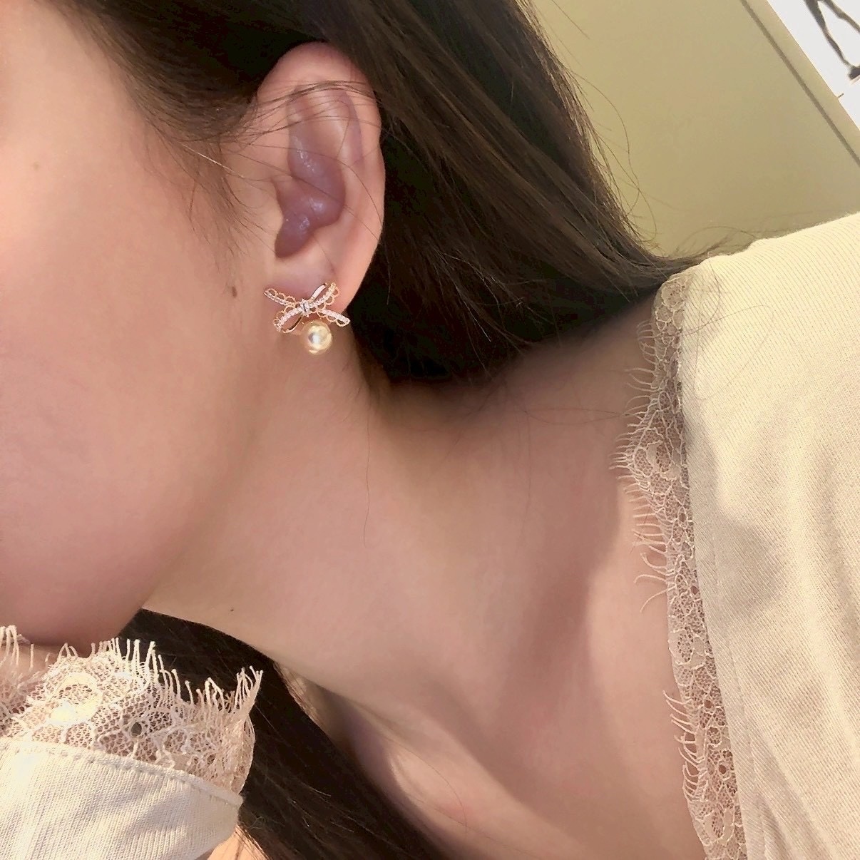 Gy”Solace玫瑰香檳金蕾絲蝴蝶結鑽耳釘/現貨1