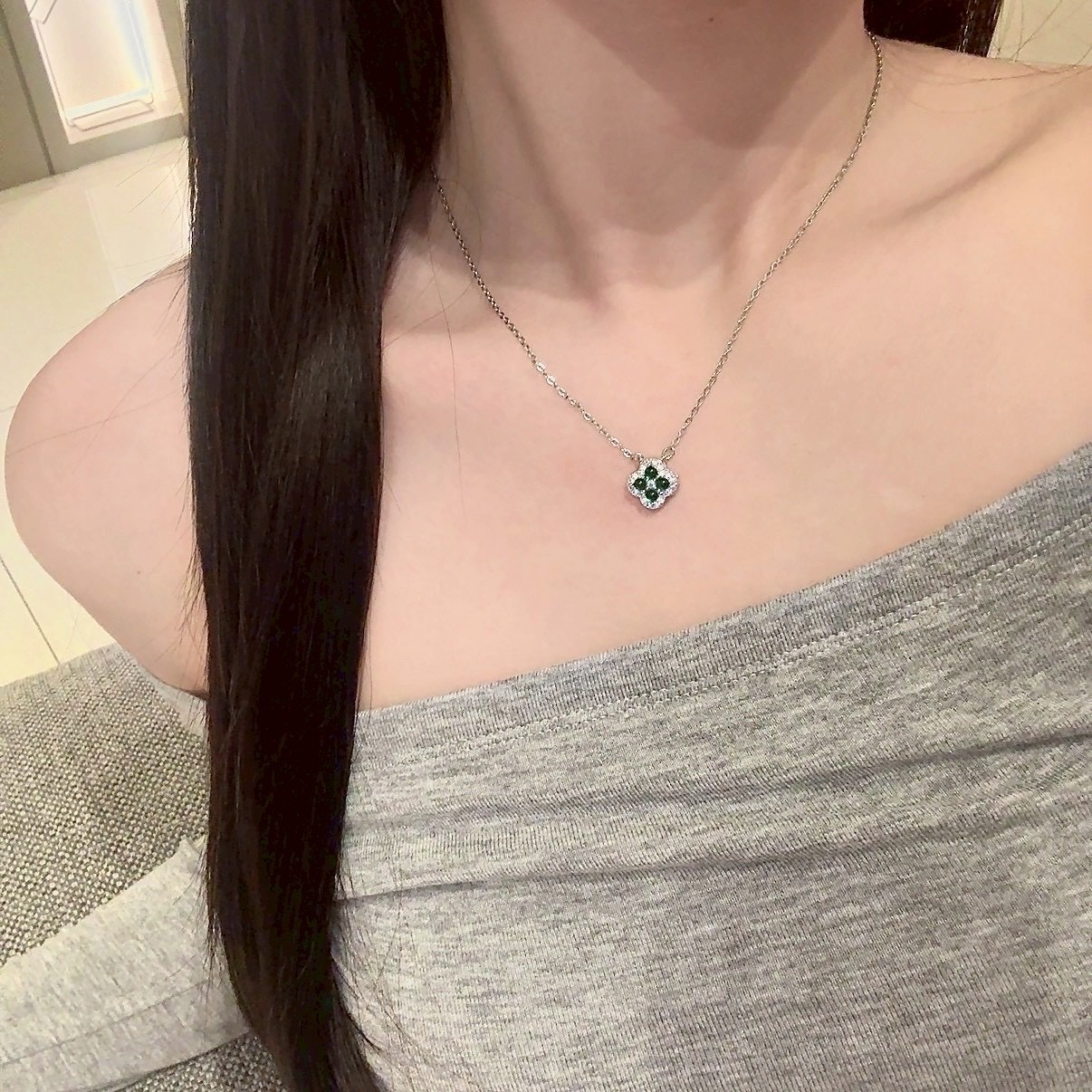 Gy”Bijou翡翠綠寶石白金小四葉草‘低奢華項鍊