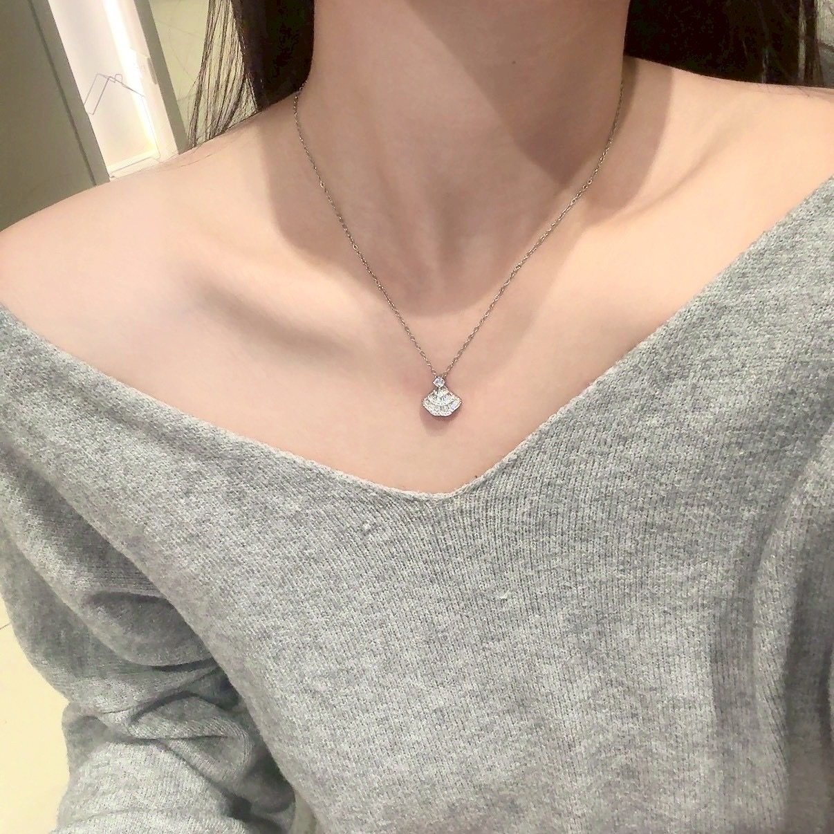 Gy”Graceful白金鑽小裙子墜低奢華細項鍊/現貨1