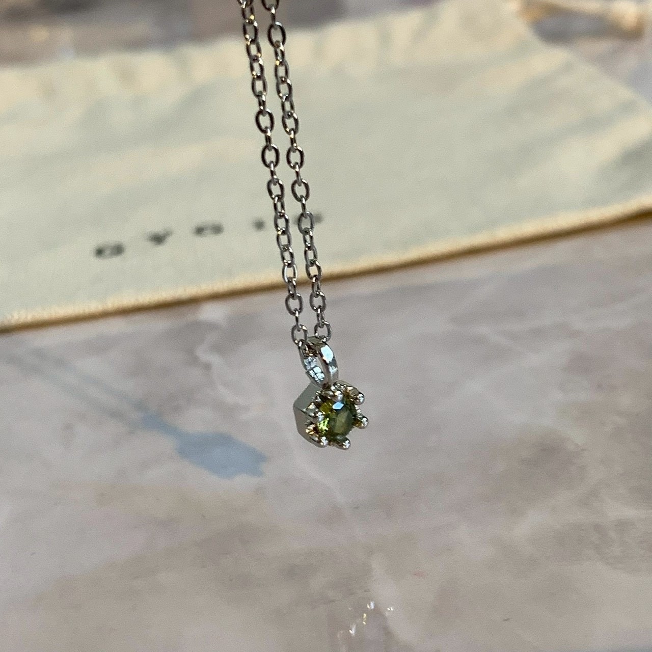 Gy”Bijou墨綠小圓寶石白金墜低奢華細項鍊