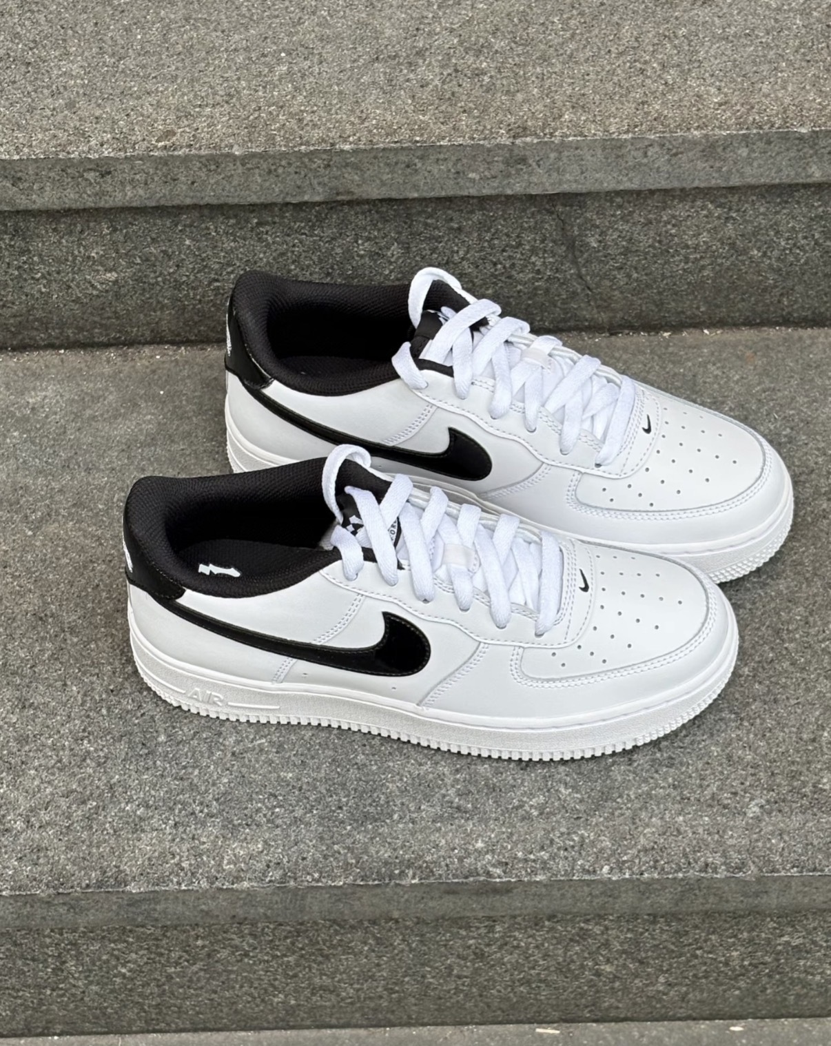 大童鞋 女鞋 NIKE AIR FORCE 1 LV8 2 KI GS 白黑 皮革 漆皮 緩震 休閒鞋【IM4402-100】AF1