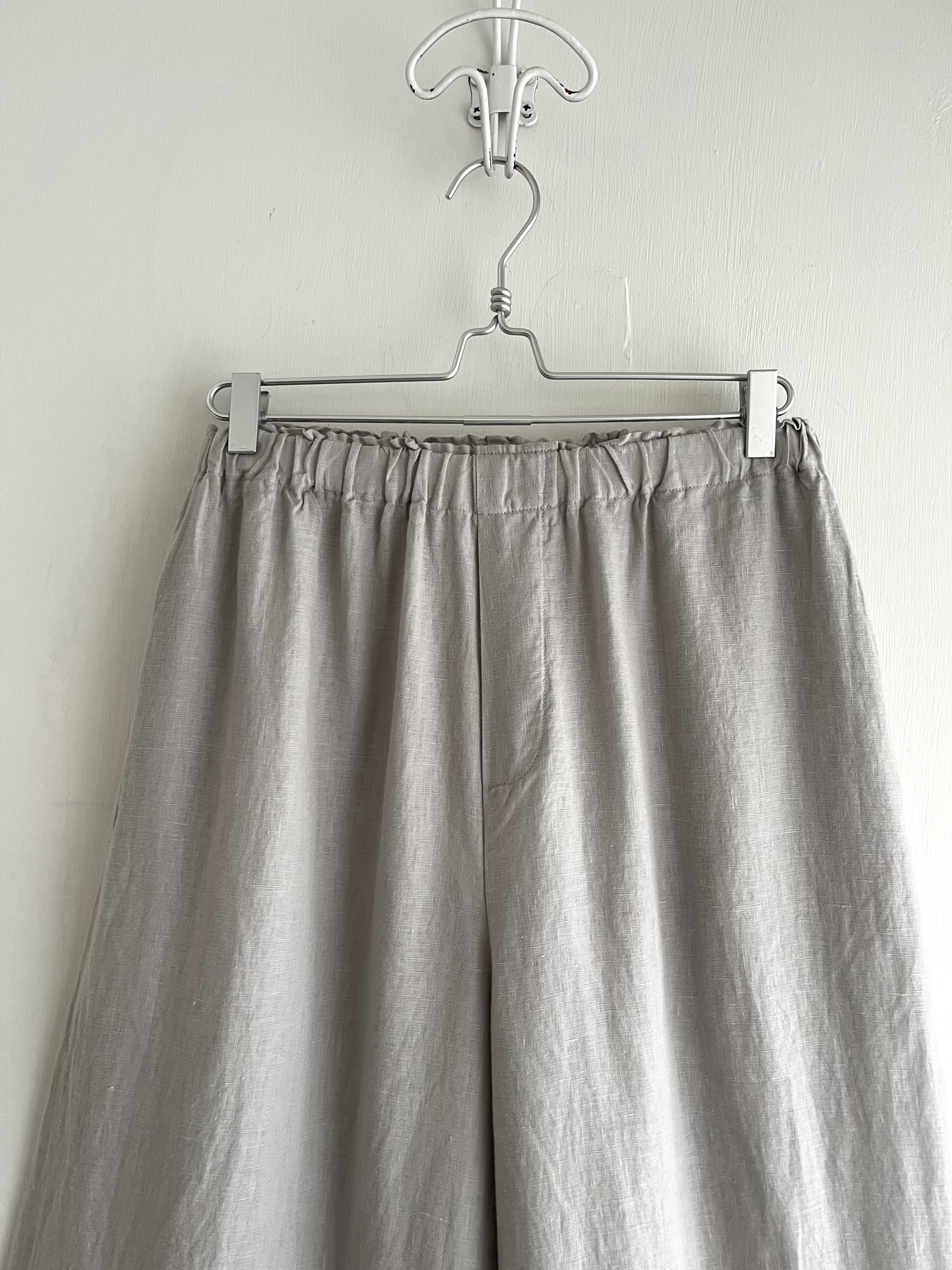 淺灰色麻質全橡筋闊褲