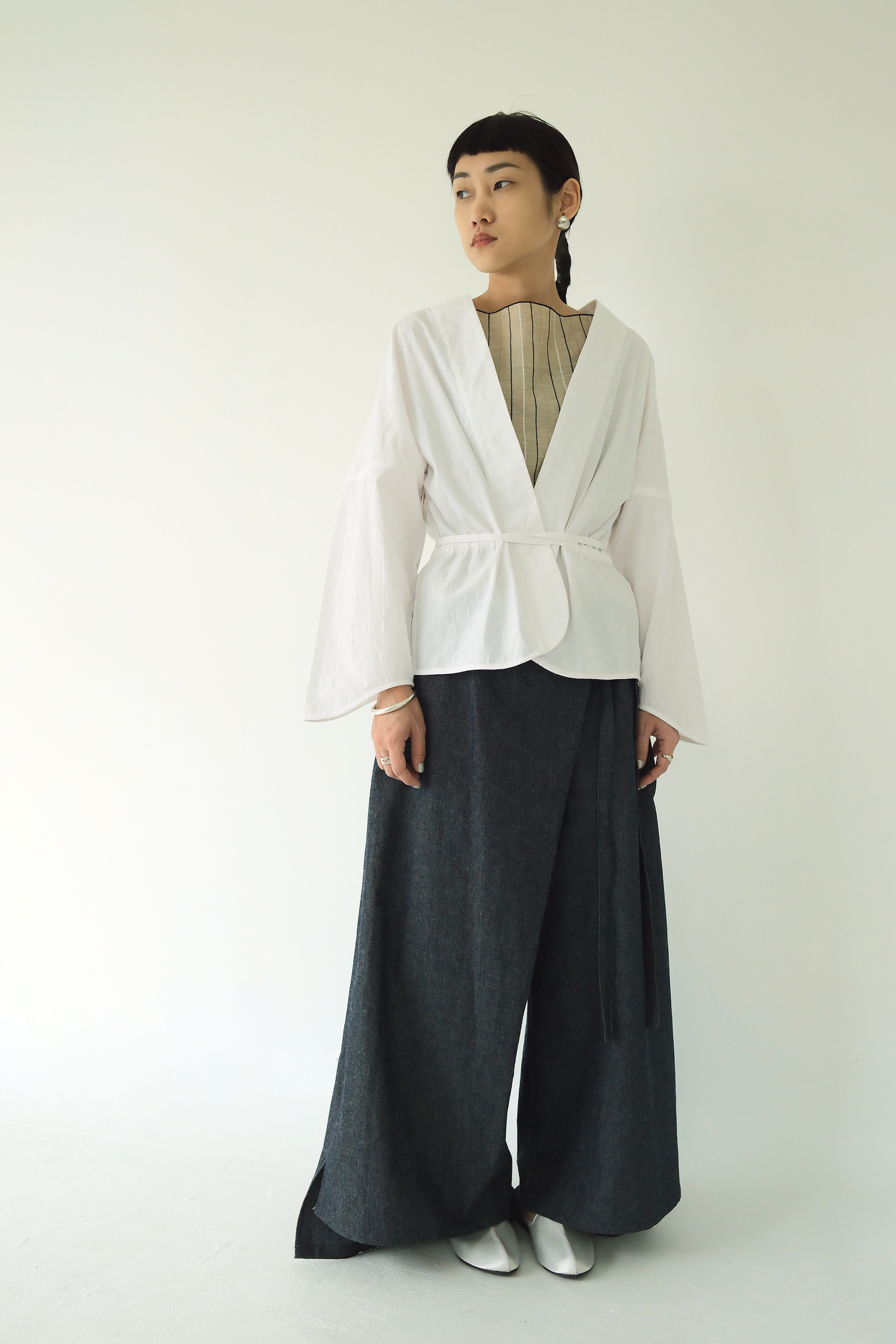 川 衣 WEAR BEING 燕尾袖開襟外套 壓紋白