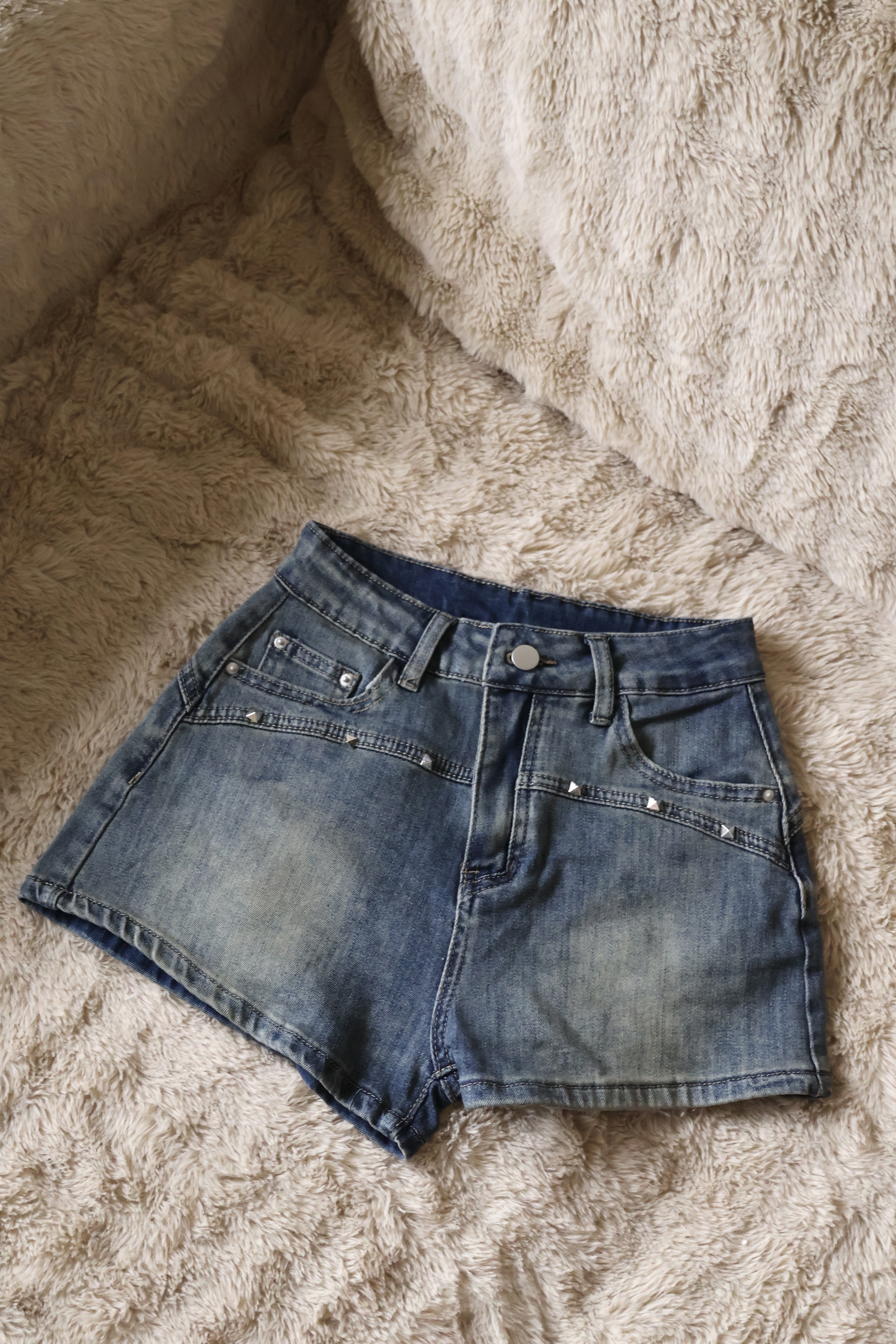 閃亮卯釘✨巨顯瘦短褲