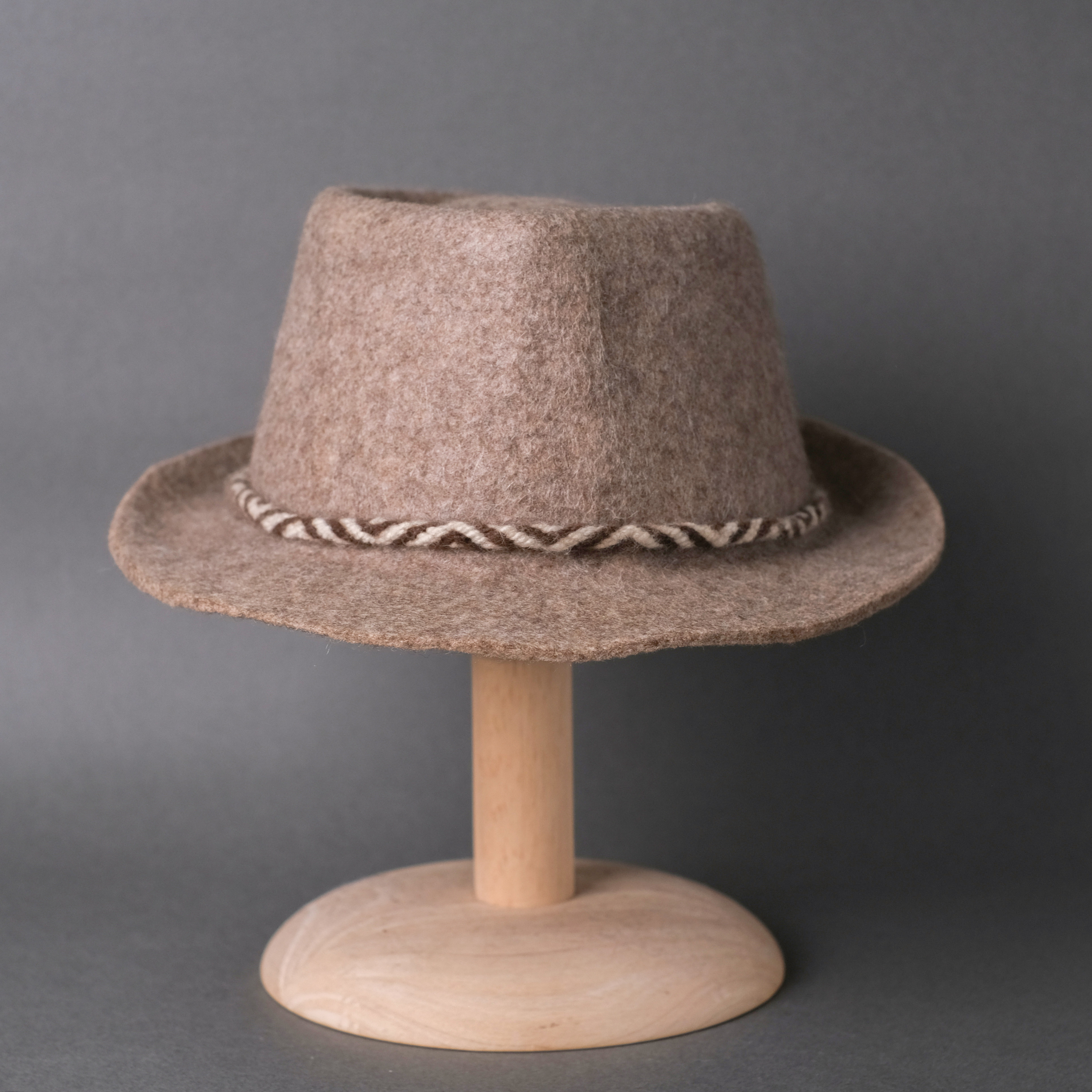 手工毛氈爵士帽｜氂牛絨－灰色 (M) 編織帽帶｜中國藏區