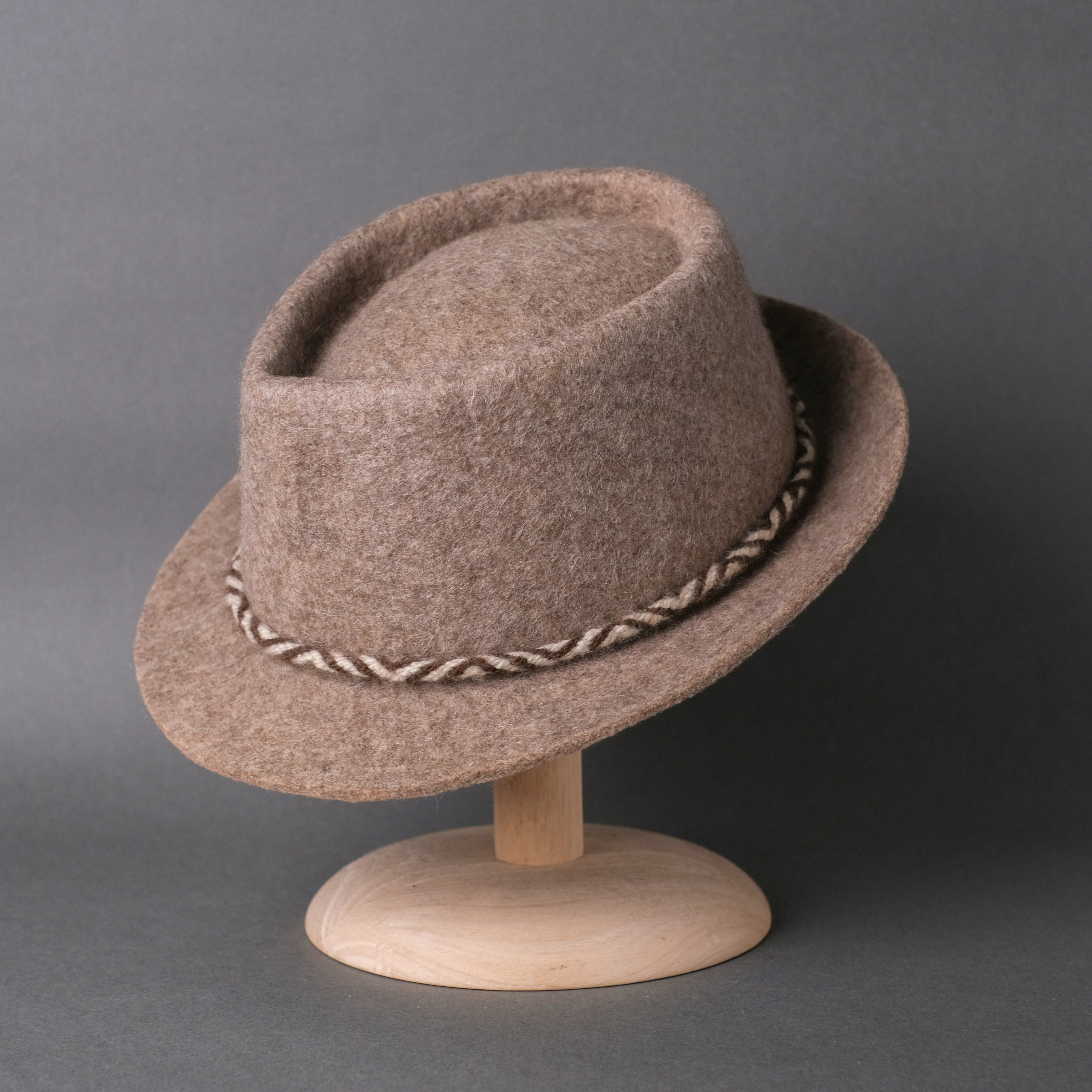 手工毛氈爵士帽｜氂牛絨－灰色 (M) 編織帽帶｜中國藏區