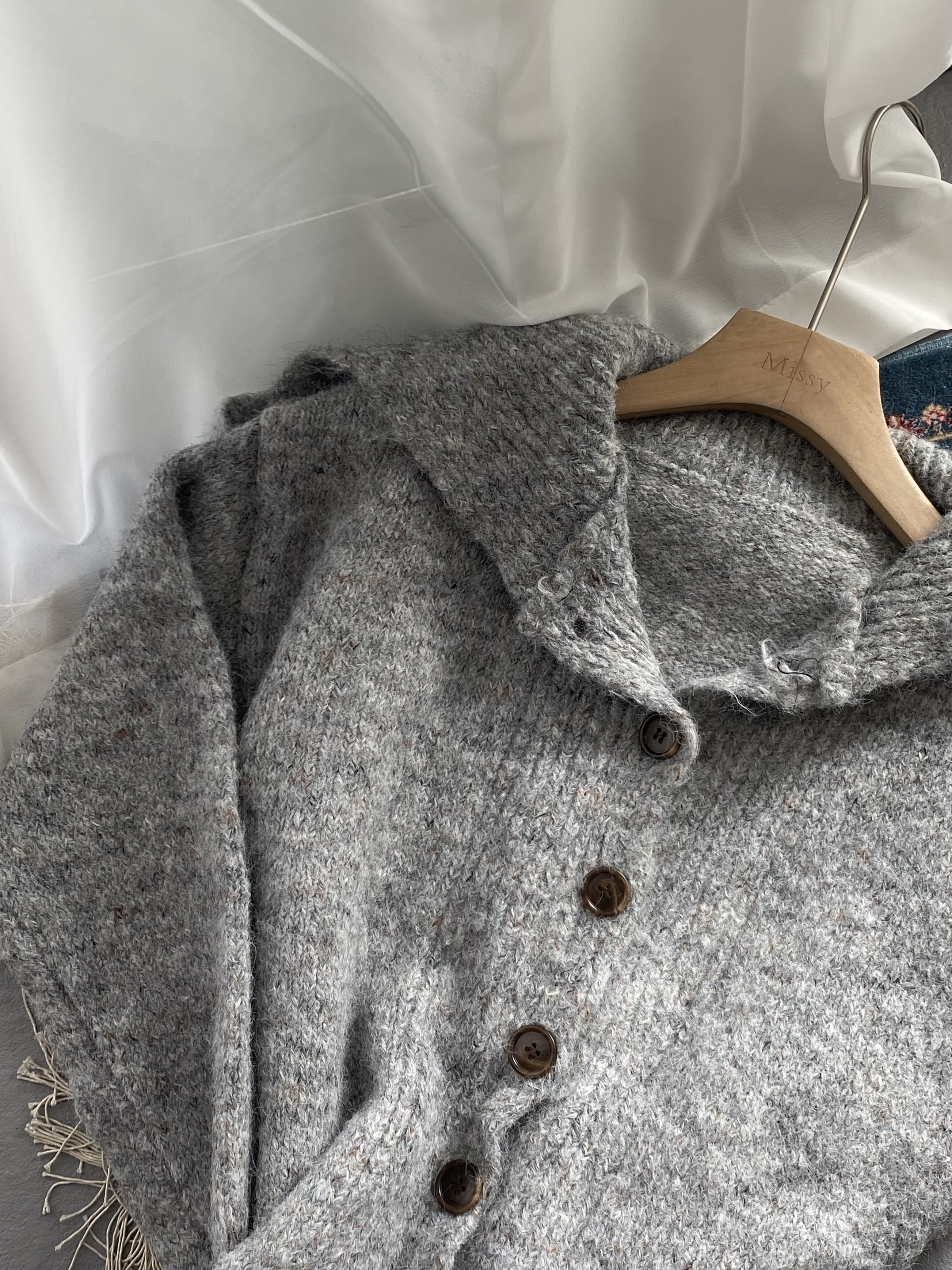 only one-混線翻領長版針織上衣