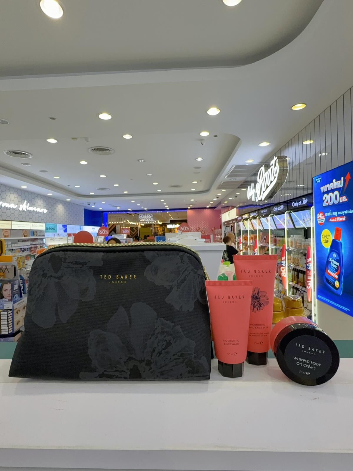 大折扣!! 泰國直送 Ted Baker 英倫奢華護膚套裝 3件套 連埋個袋