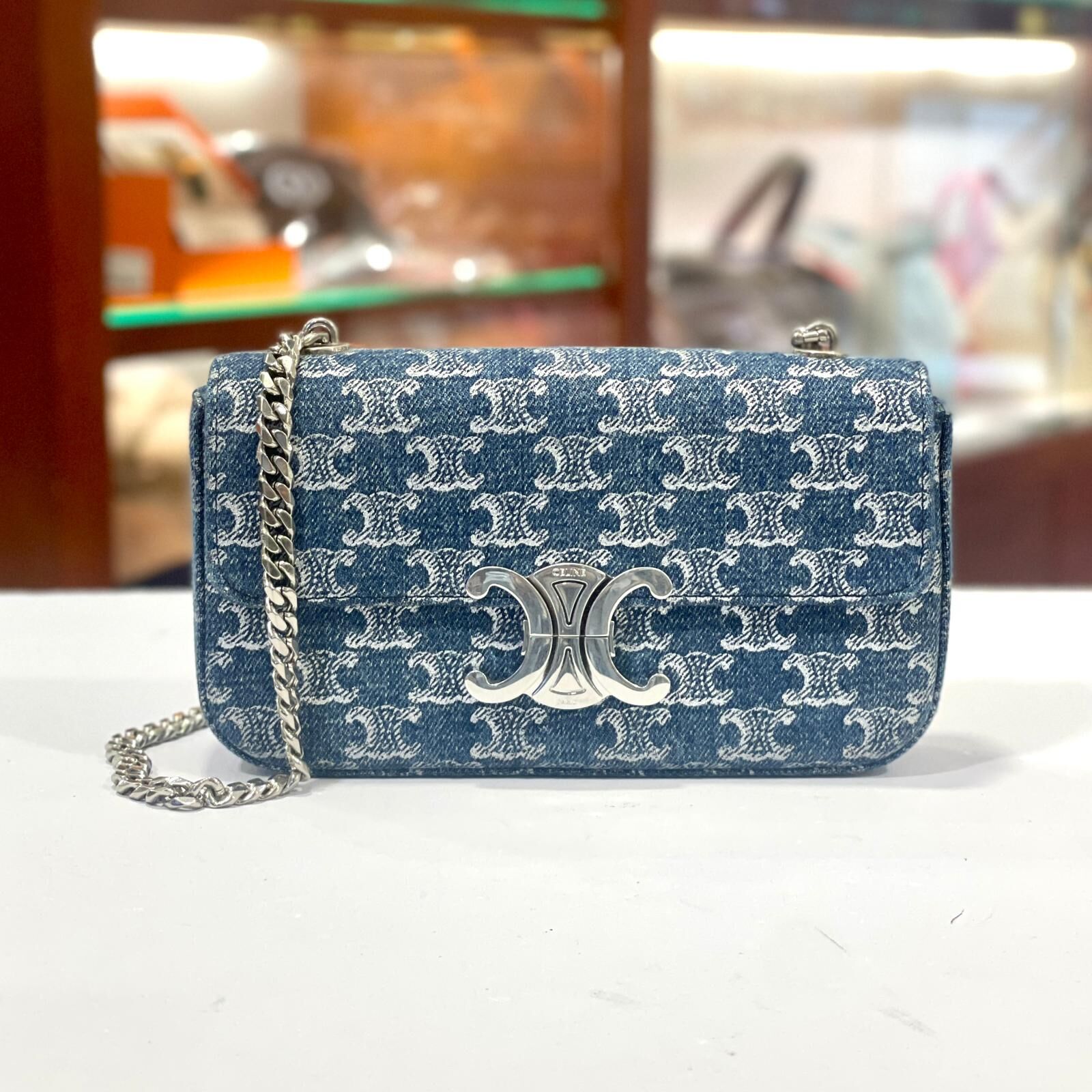 全新CELINE CLAUDE DENIM TRIOMPHE CHAIN SHOULDER 牛仔布 #思琳單肩包 115202FLX #BRAND NEW #香榭站正品