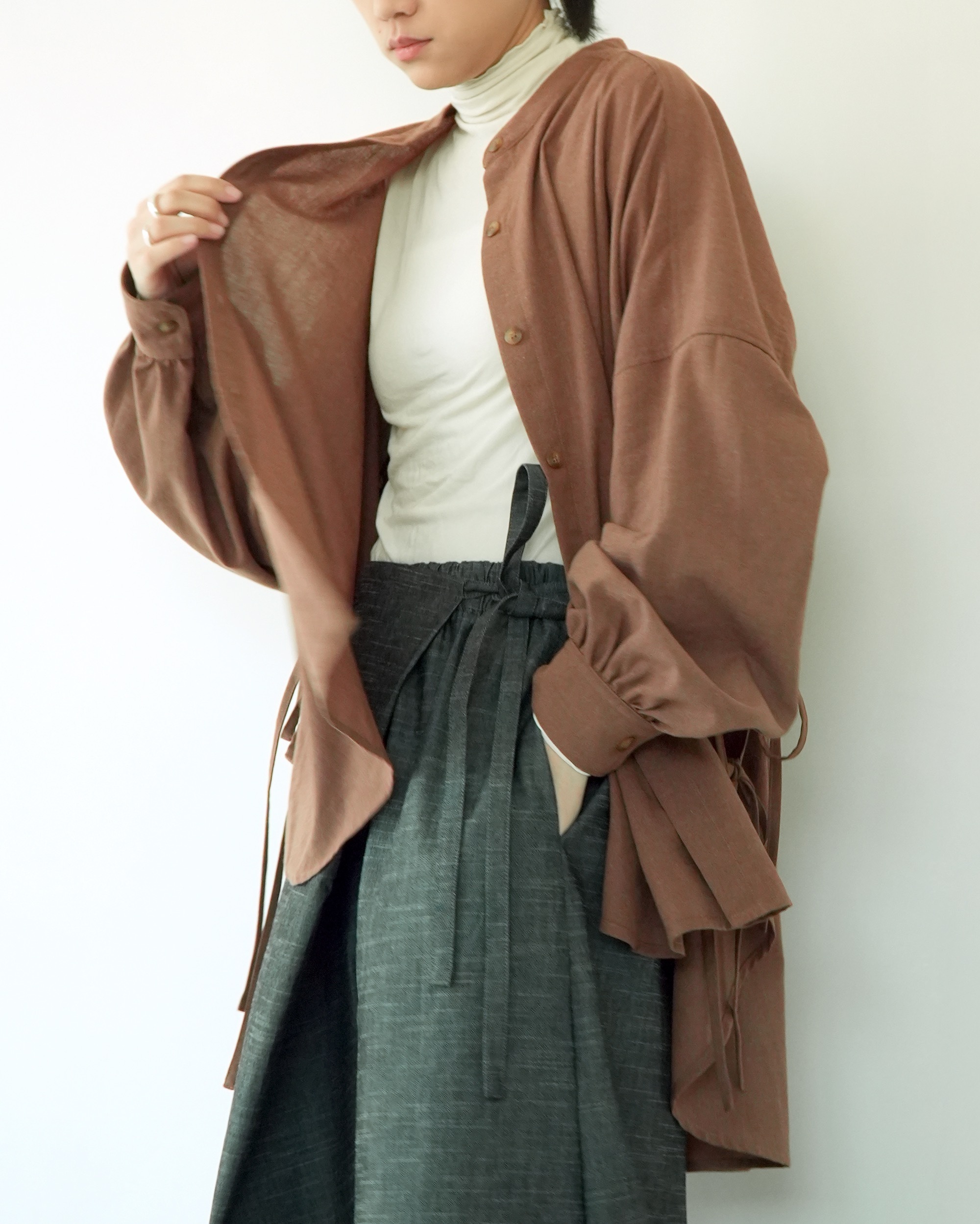 川 衣 WEAR BEING 兩側下擺綁帶衫 褐