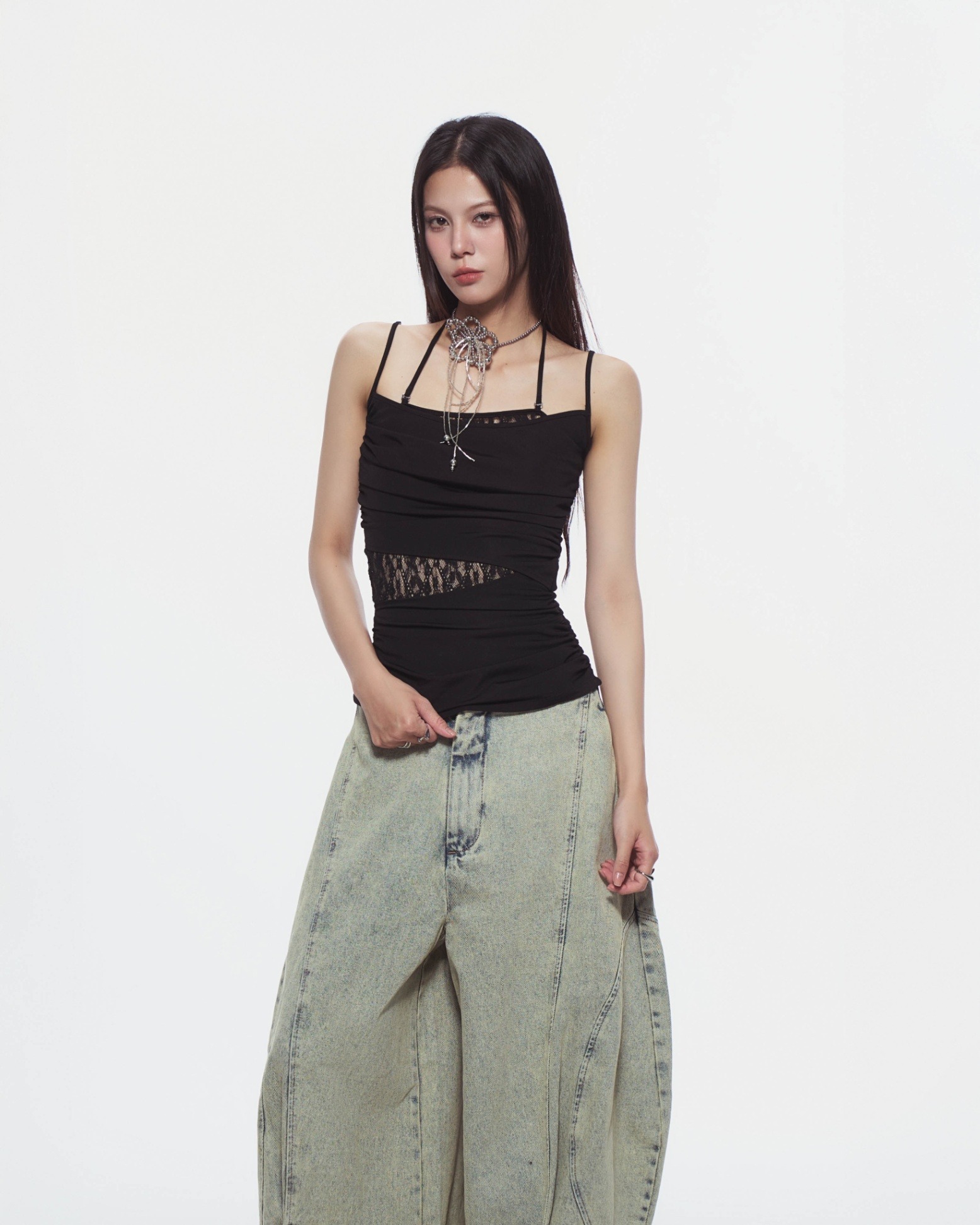 【預購】越南女裝品牌 BUNNYHILL AYSEL LACE PANEL TOP 修身吊帶上衣 (BLACK/WHITE)