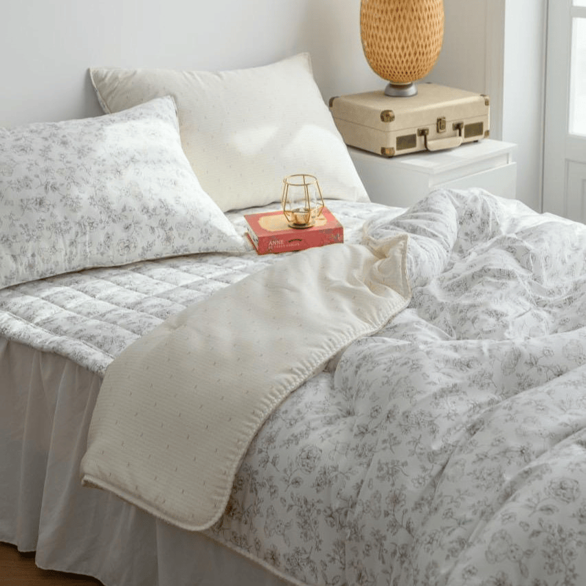 [韓國棉被] 膠原蛋白天絲・栗米棉填充｜愛麗絲兔仔碎花 四季被 2色（關鍵字：GJ73）