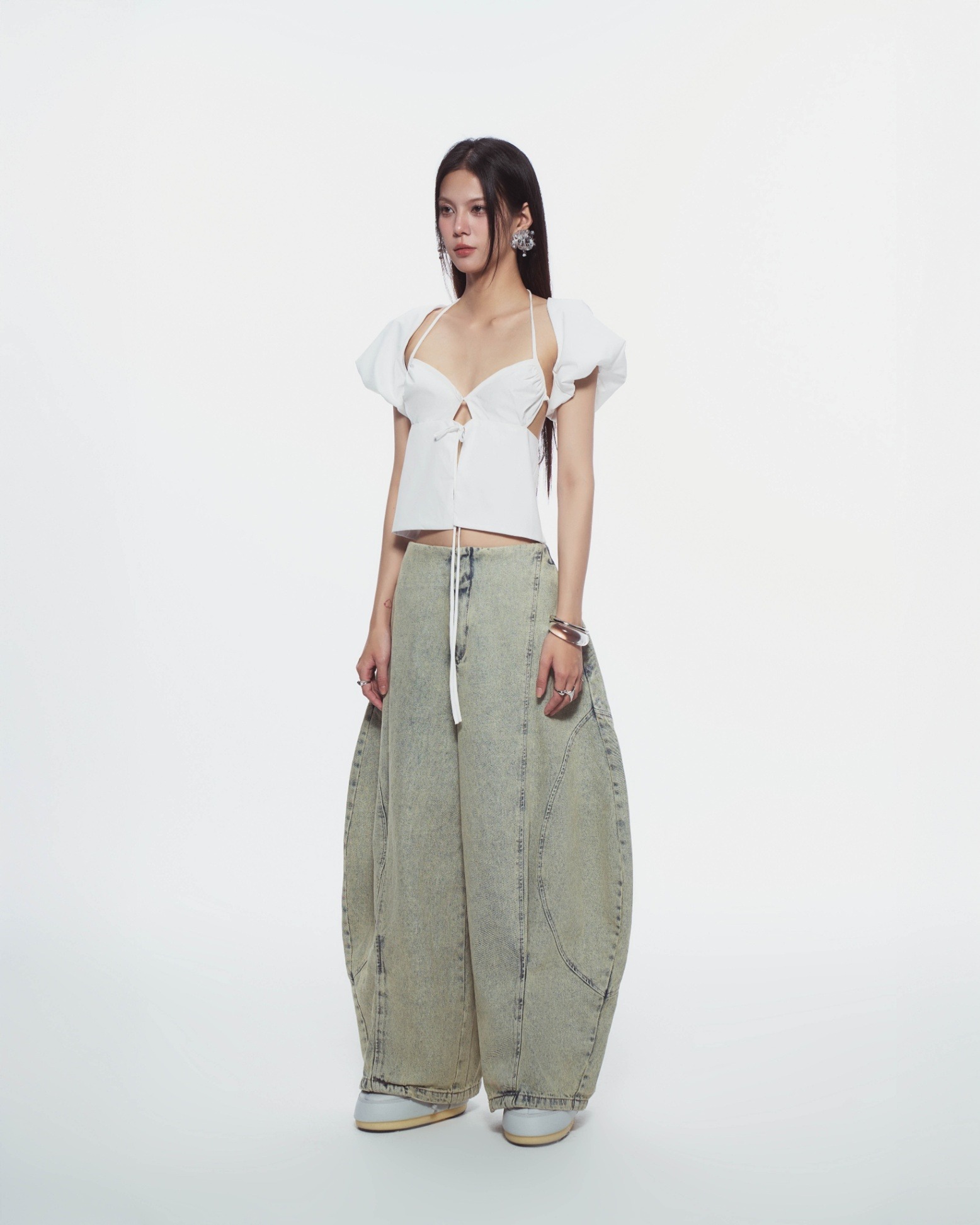 【預購】越南女裝品牌 BUNNYHILL BEAU TOP 露背細肩帶上衣 (BLACK/WHITE)