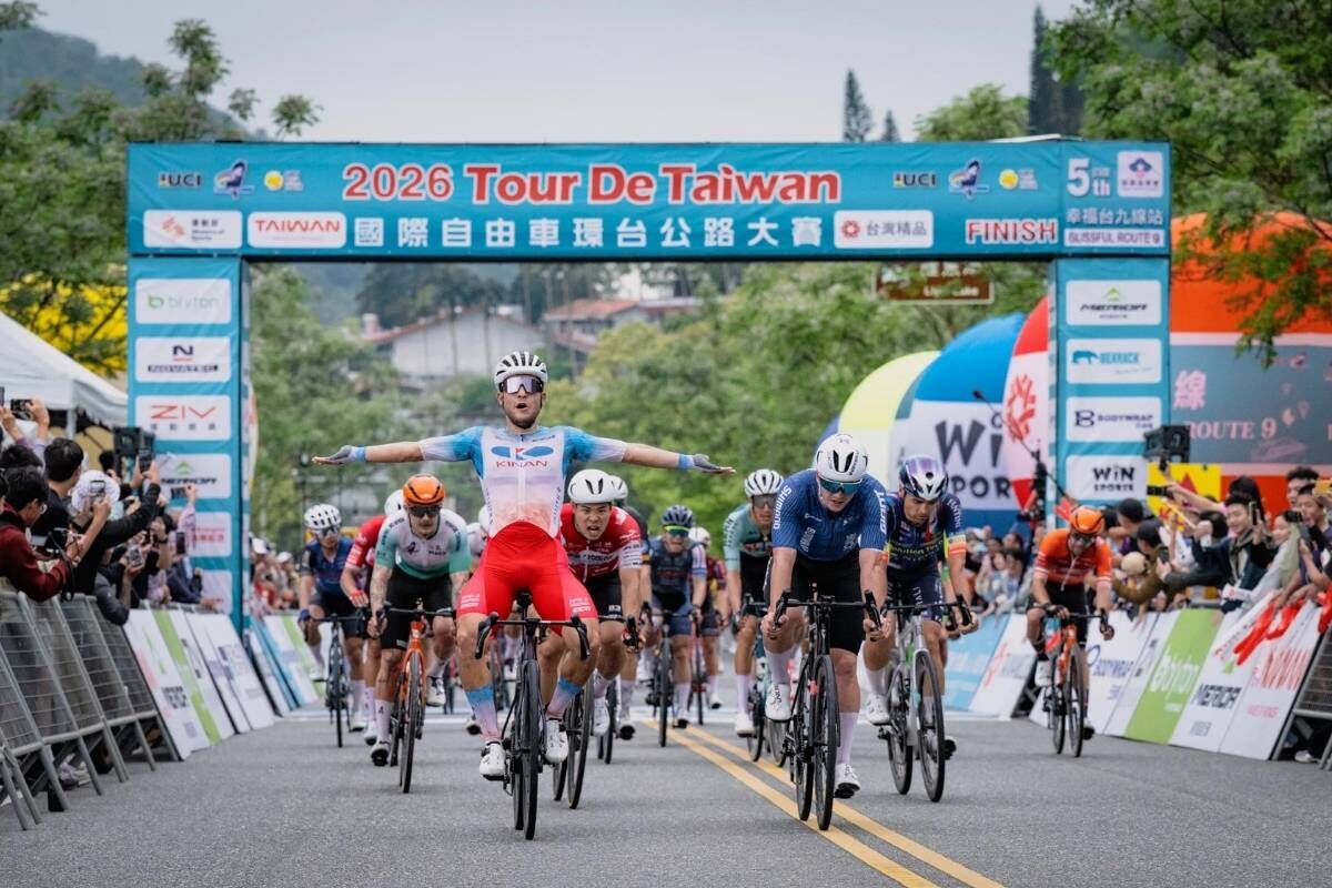 2026 環台賽花蓮站終點衝刺畫面與現場觀眾