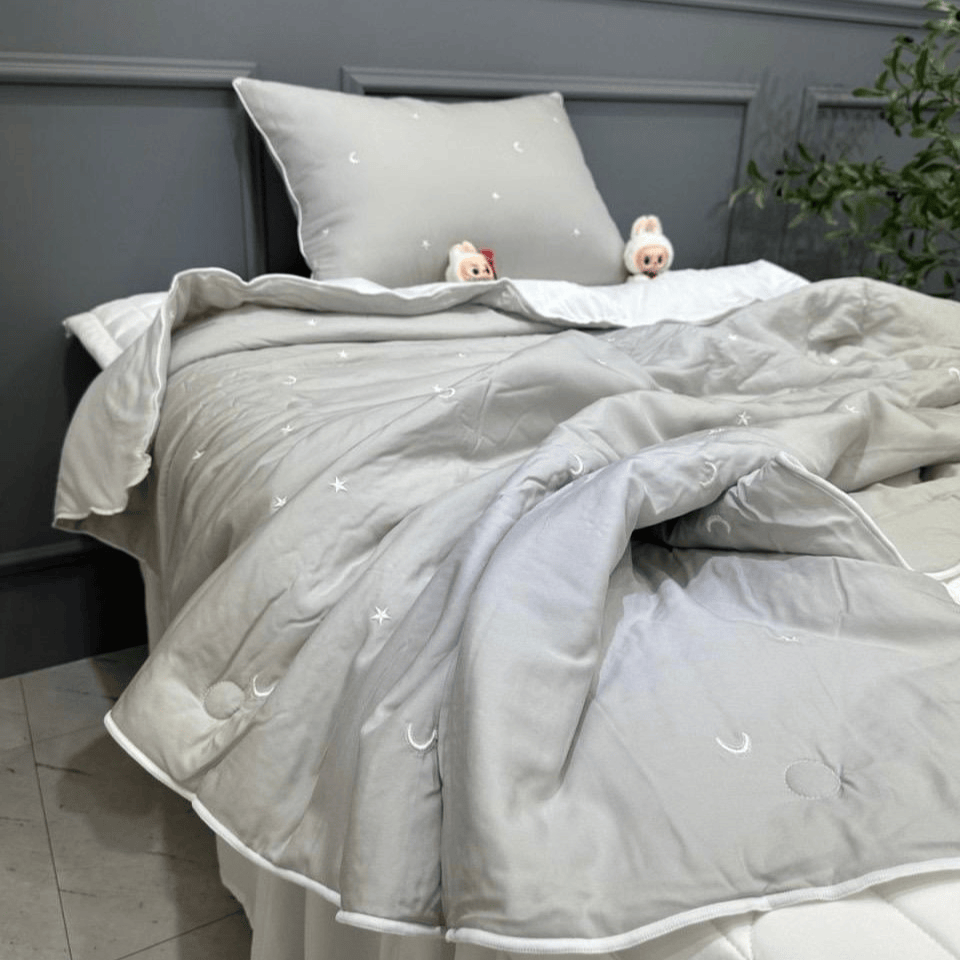 [韓國棉被] 天絲莫代爾・栗米棉填充｜星星月亮刺繡 四季被・涼感冰冰被 2色（關鍵字：GJ94）
