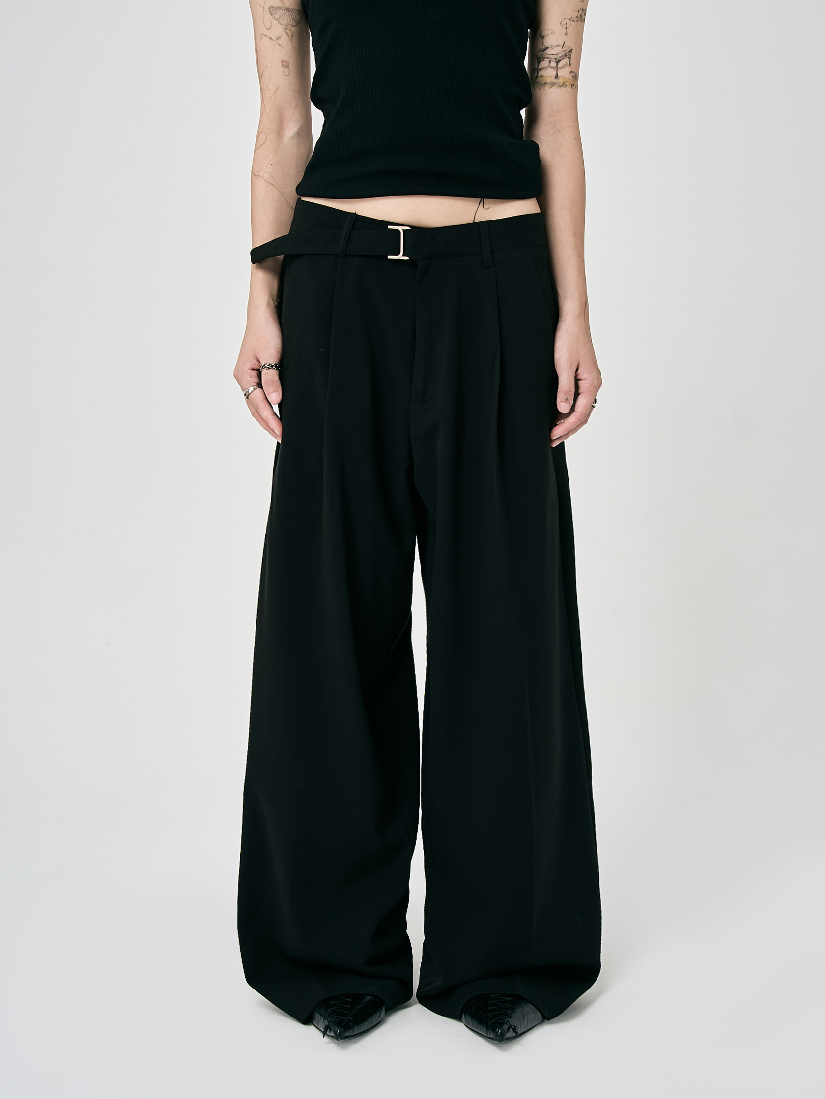 工字調節釦落地柔軟西裝褲-黑