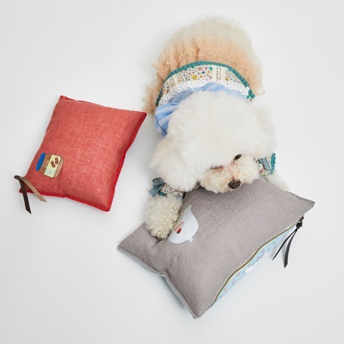 Louisdog 草莓杯子蛋糕鵝絨枕