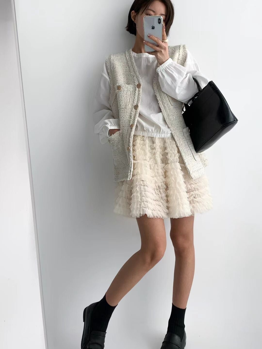 薄荷奶昔V領小香風織紋排釦背心 / 4色