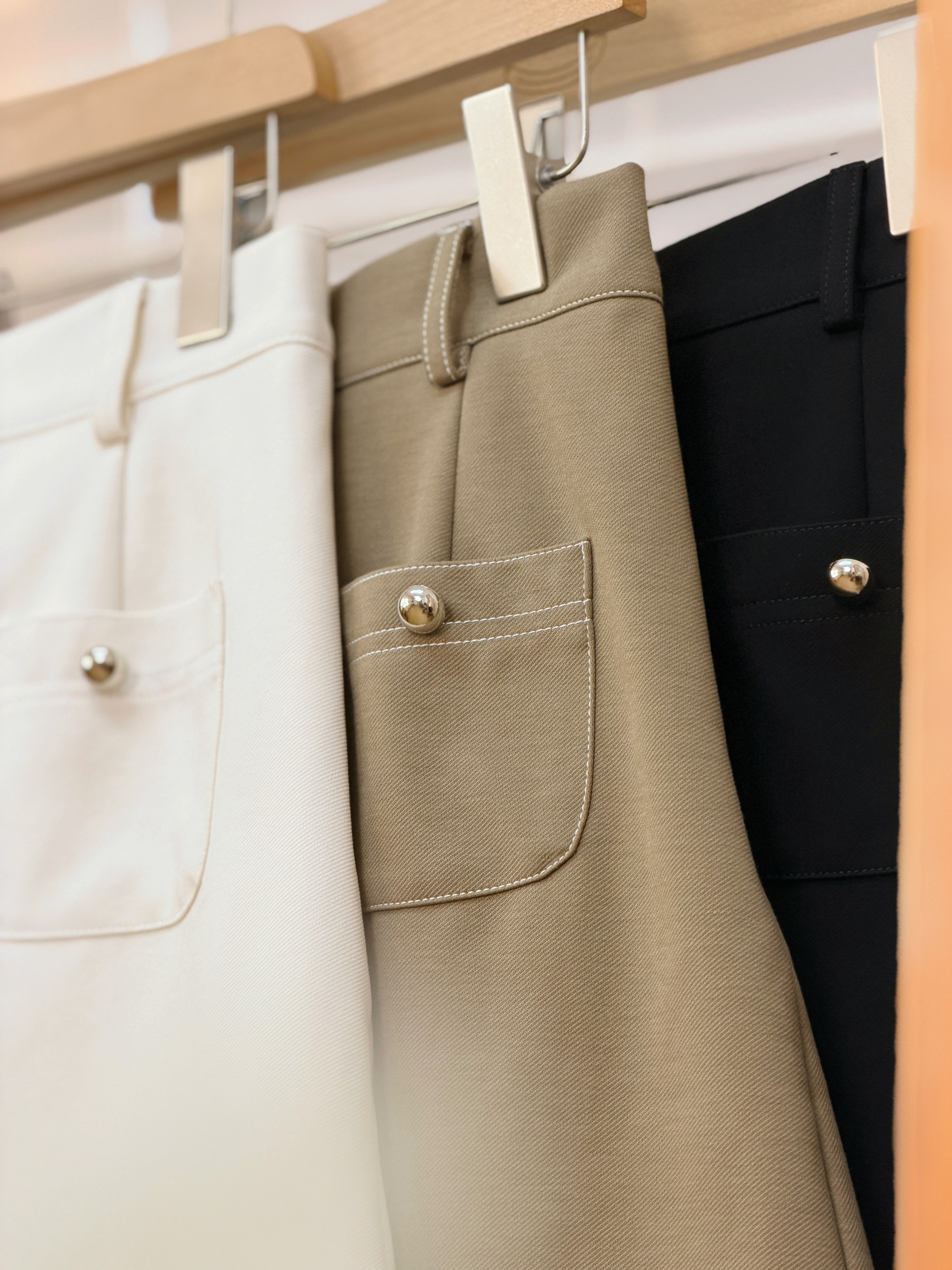 三色 / 氣質感銀扣雙貼袋短裙 / Silver Button Patch Pocket Mini Skirt