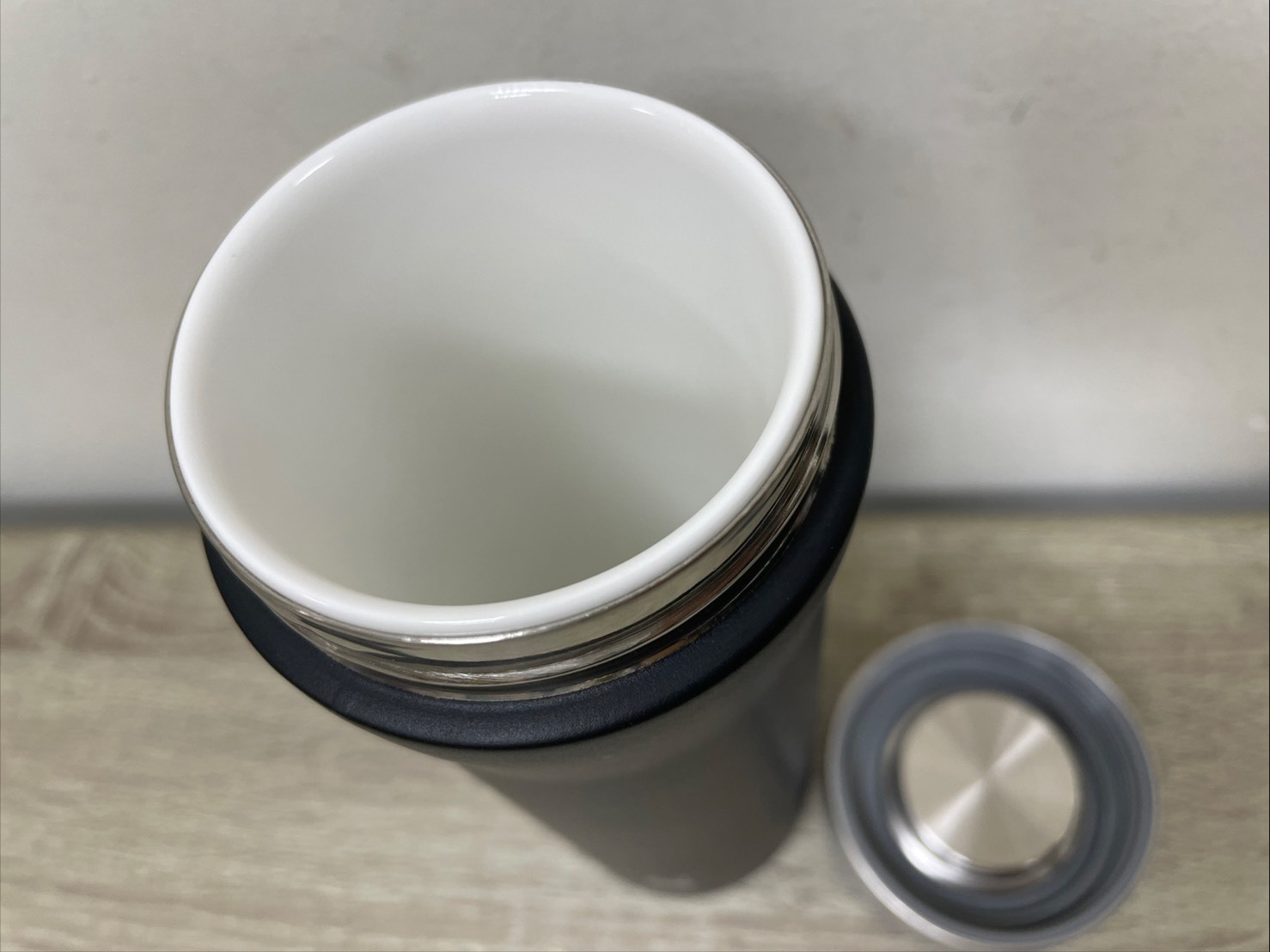 【福利瑕疵品售出，概不退換】強化陶瓷保溫杯-M (500ml/700ml) 曜石黑