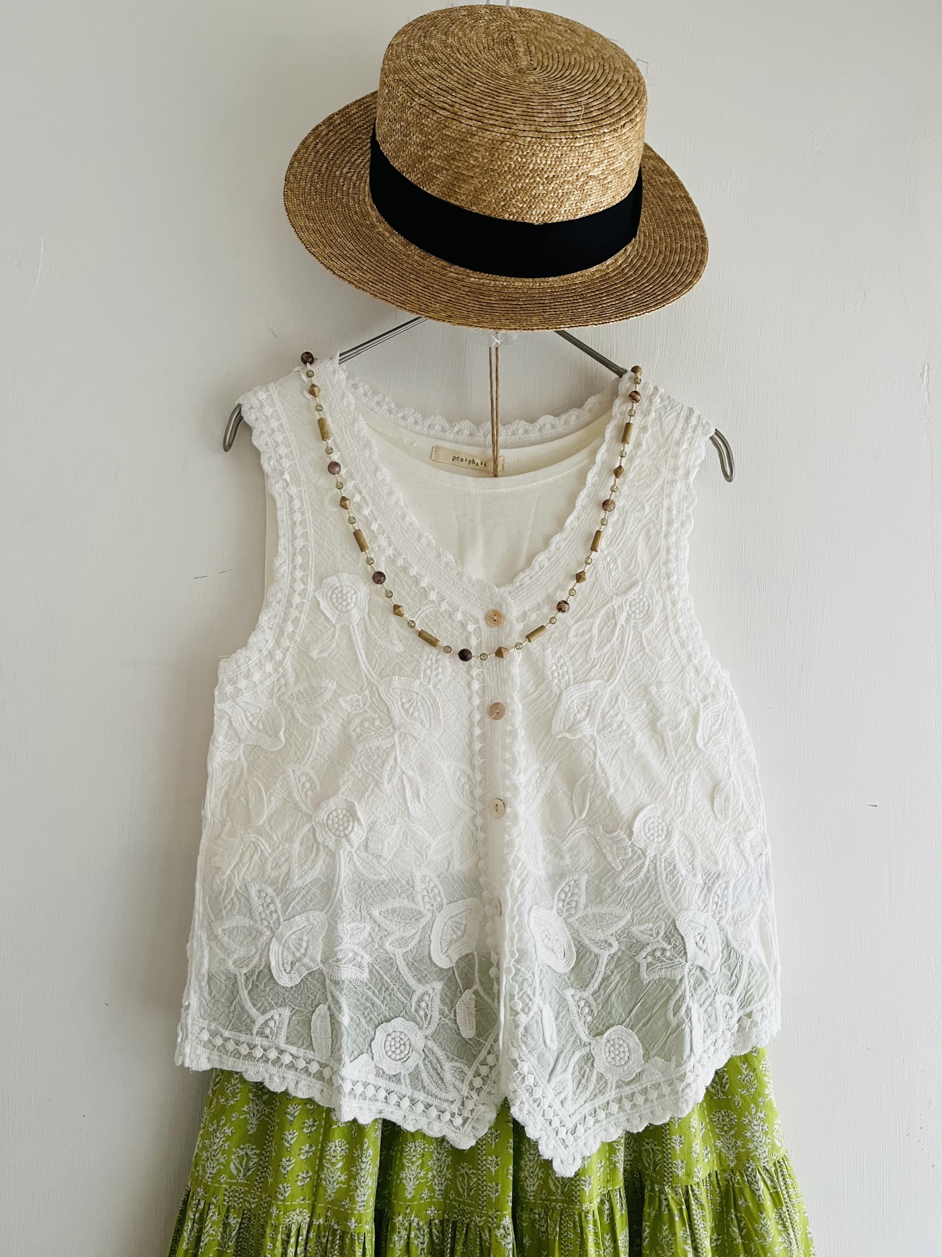 Sandy白色刺繡立體花背心外套