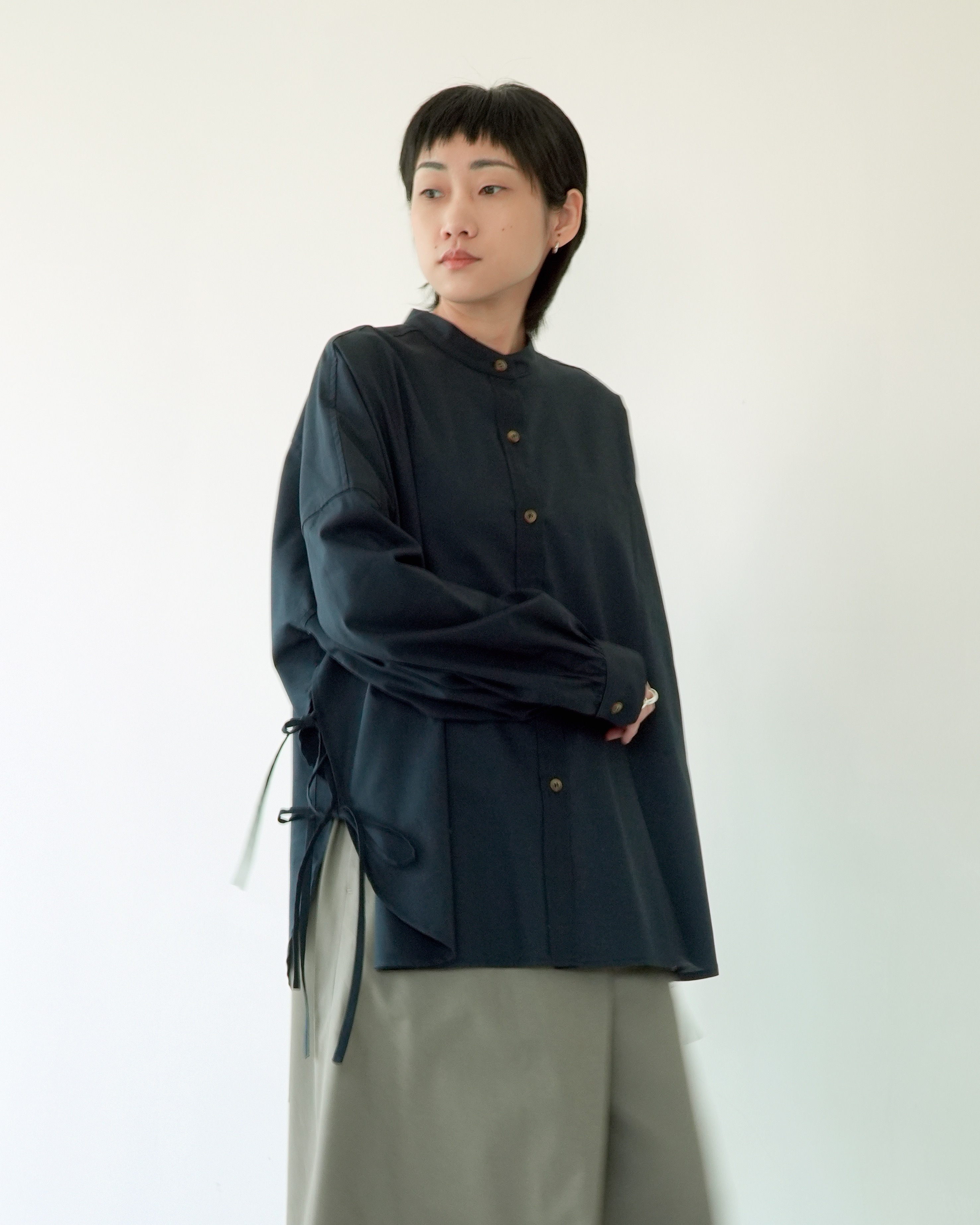 川 衣 WEAR BEING 兩側下擺綁帶衫 丈青