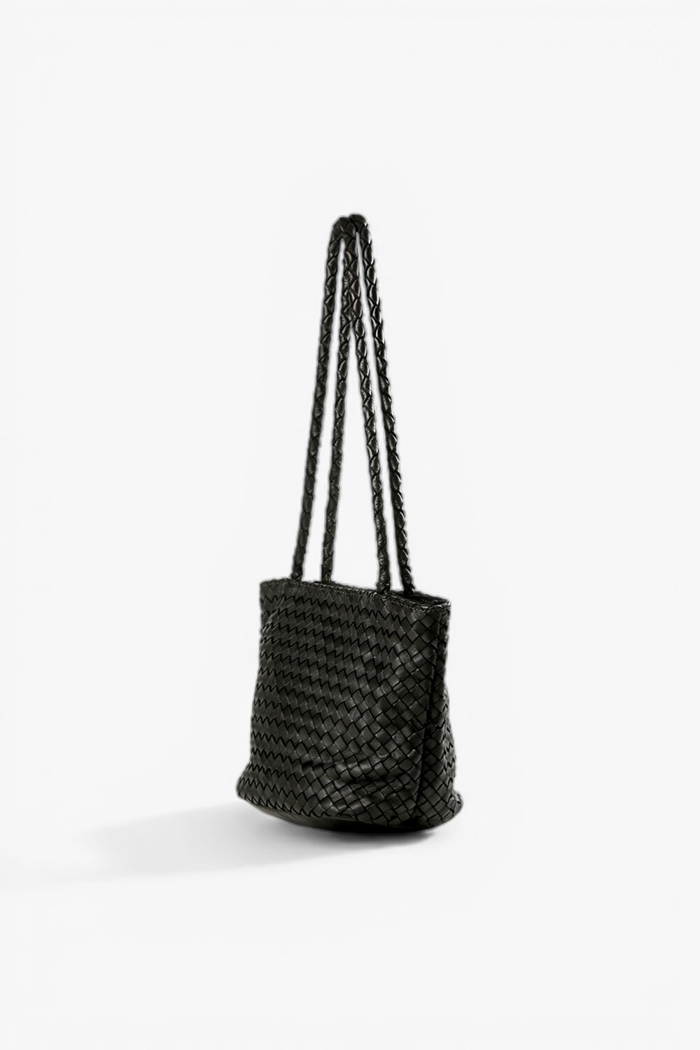 Woven Handle 捲捲背帶編織包 黑色