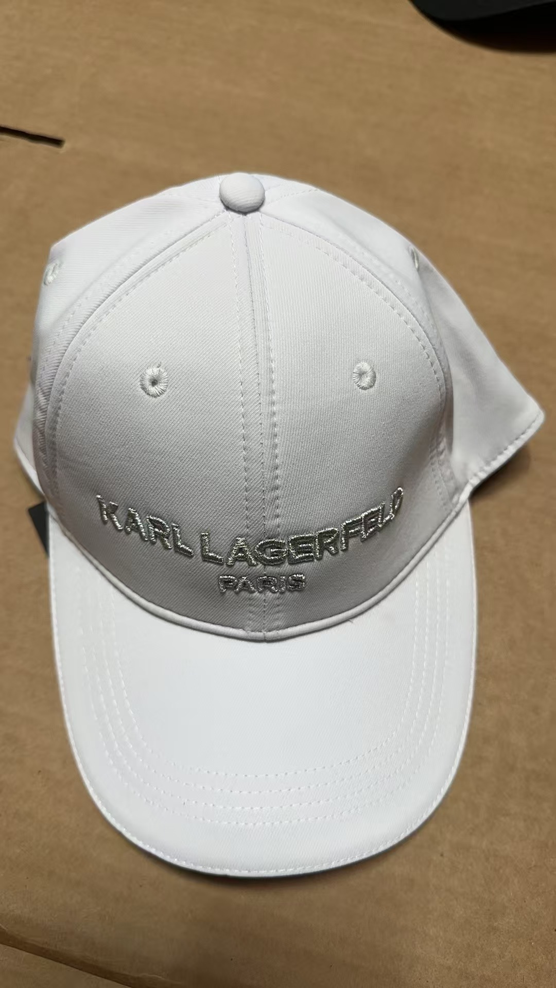 【直播】KARL LAGERFELD PARIS LX032063 經典刺繡棒球帽