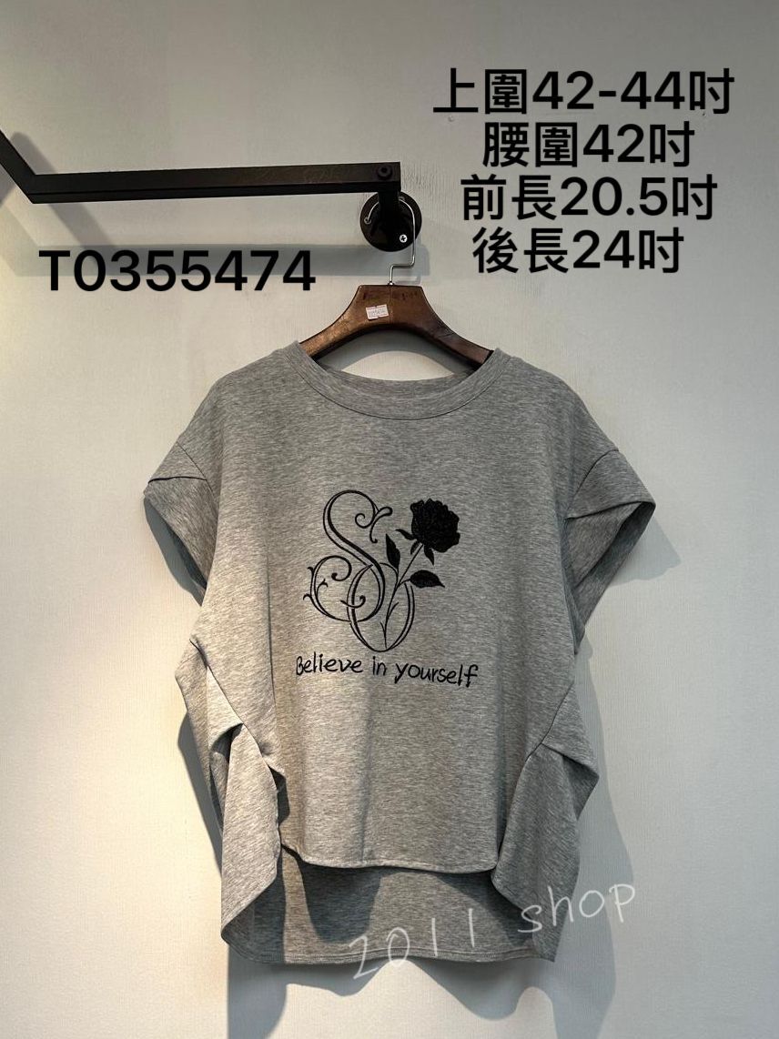 刺繡玫瑰花蝙蝠短袖TOP 上圍42-44吋 腰圍42吋 前長20.5吋 後長24吋 T0355474