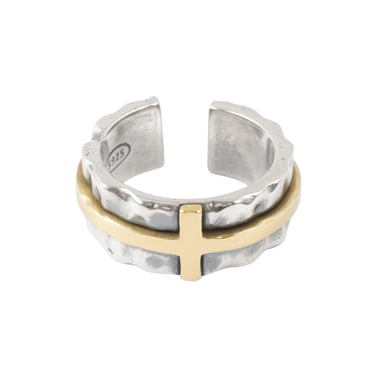 純銀戒指，男士戒指 粗曠寬版鎚紋十字；銀白與暖金的雙金屬對比（4235寬）