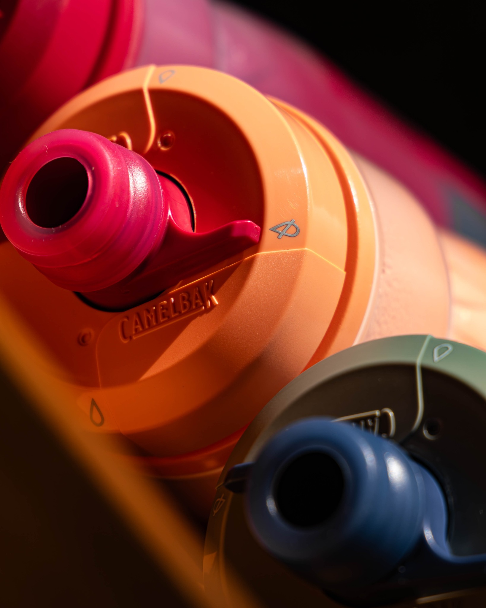 【CAMELBAK】710ml Podium保冷噴射水瓶-競速粉