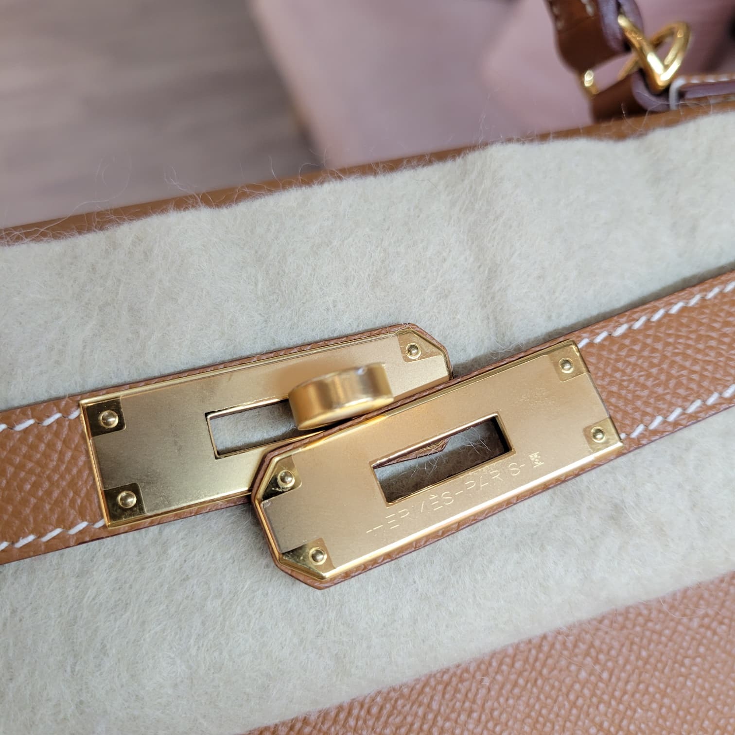 99%/UNUSED HERMES KELLY28 GOLD CC ESPOM 金棕色 金扣