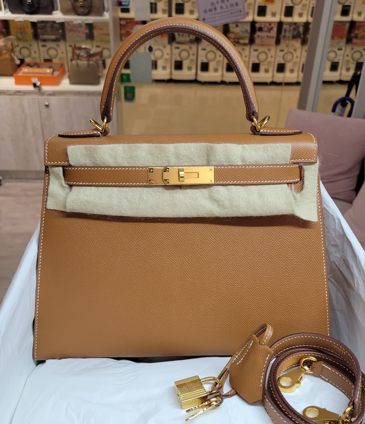 99%/UNUSED HERMES KELLY28 GOLD CC ESPOM 金棕色 金扣