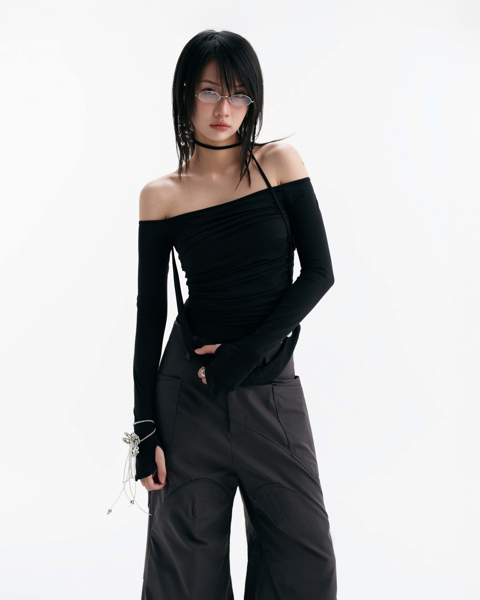 【預購】越南女裝品牌 BUNNYHILL MELVIN LONG SLEEVE TOP 肩部鏤空長袖上衣 (BLUE GREY/BLACK)