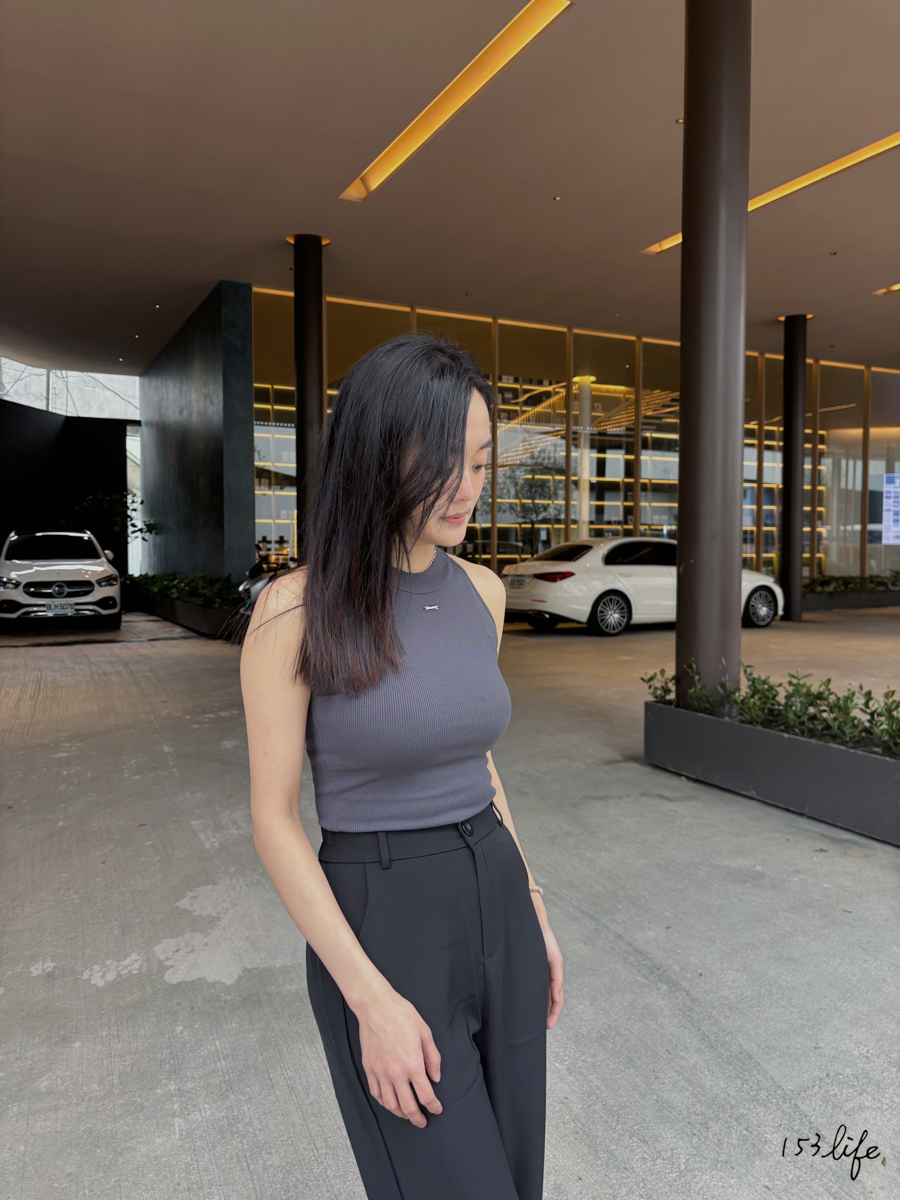 小銀牌削肩薄針織背心(2色)